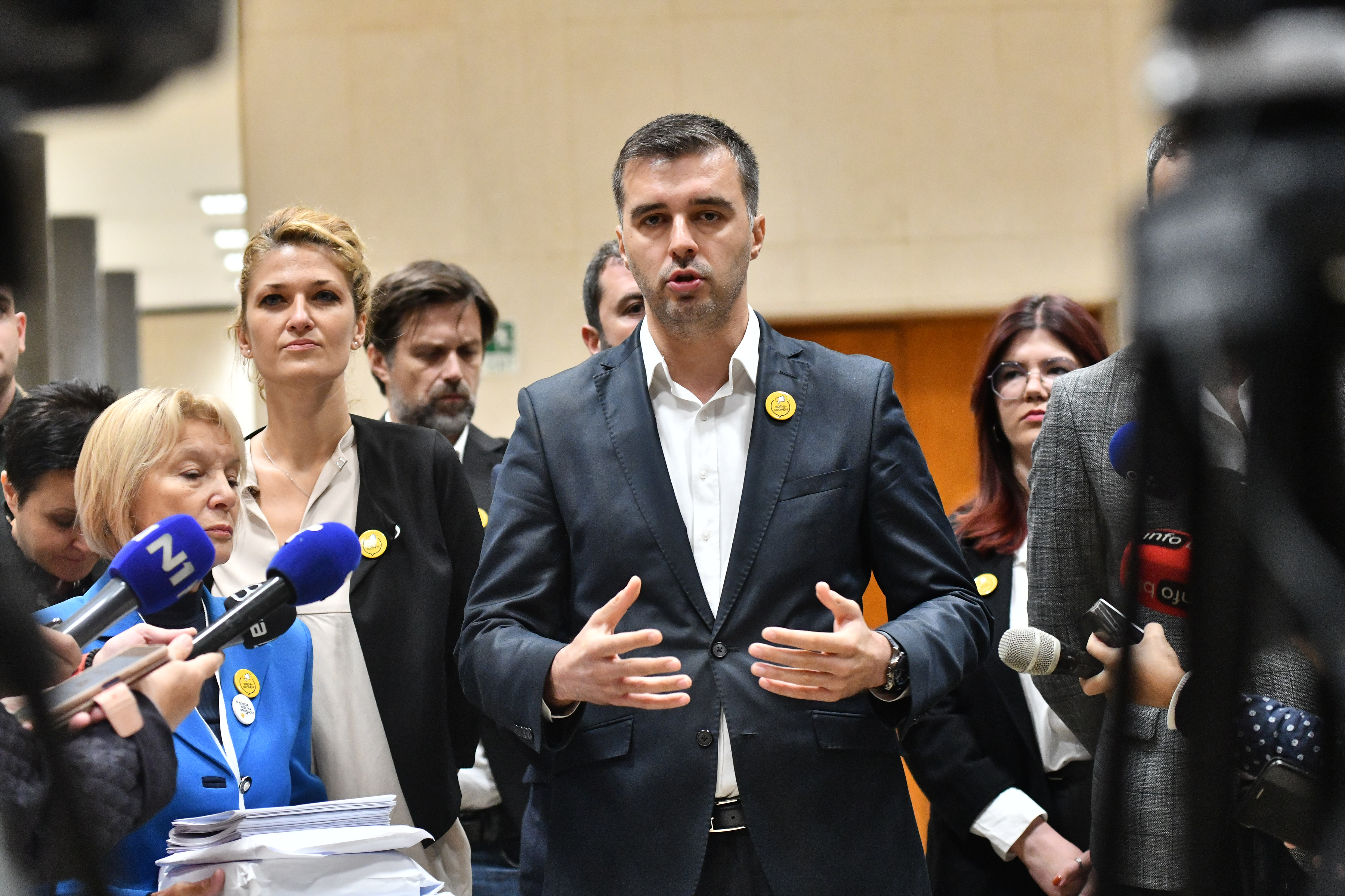 In the City Administration, a media conference was held by the head of the committee group of the Start-change movement Sava Manojlovic.U Gradskoj upravi odrzana je konferencija za medije sefa odbornicke grupe pokreta Kreni-promeni Save Manojlovca.