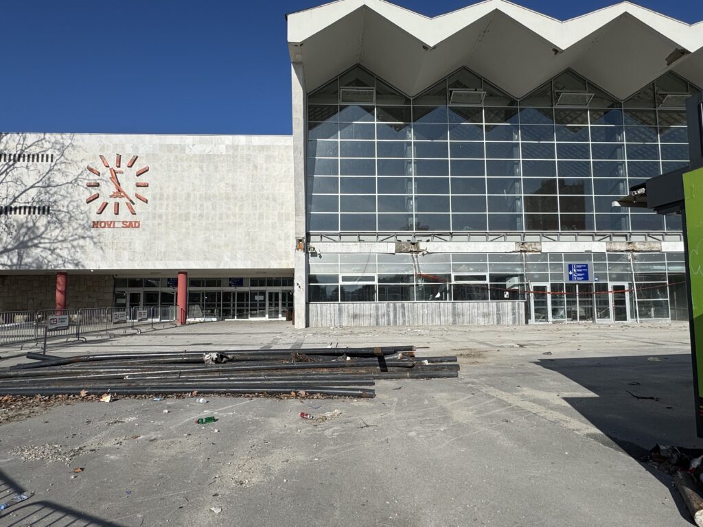 Železnička stanica Novi Sad zatege koje su drzale nadrstesnicu fotografije poslala Jelena Tušup