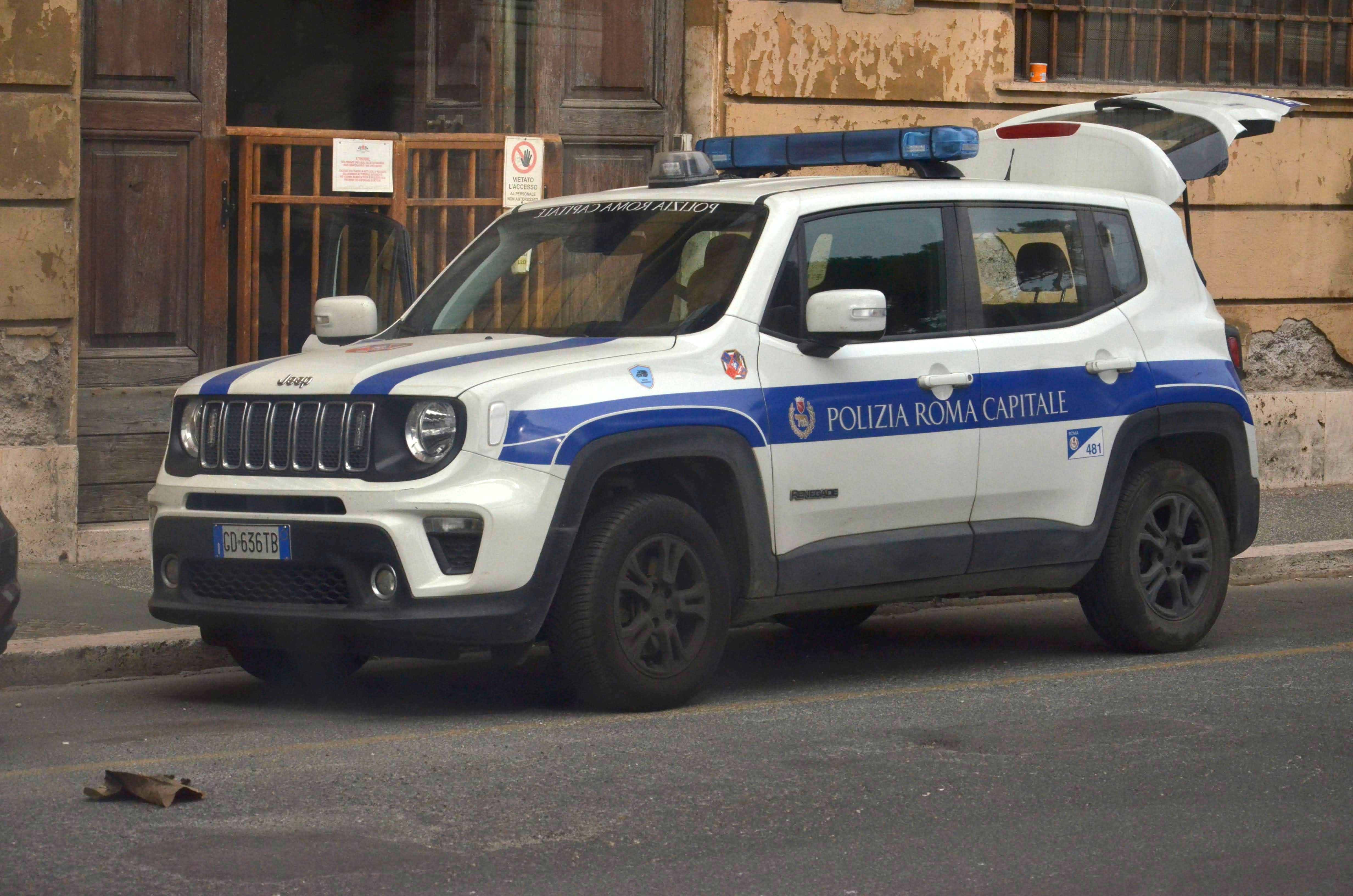 Rim, policija, italijanska policija, policijska kola Italija
