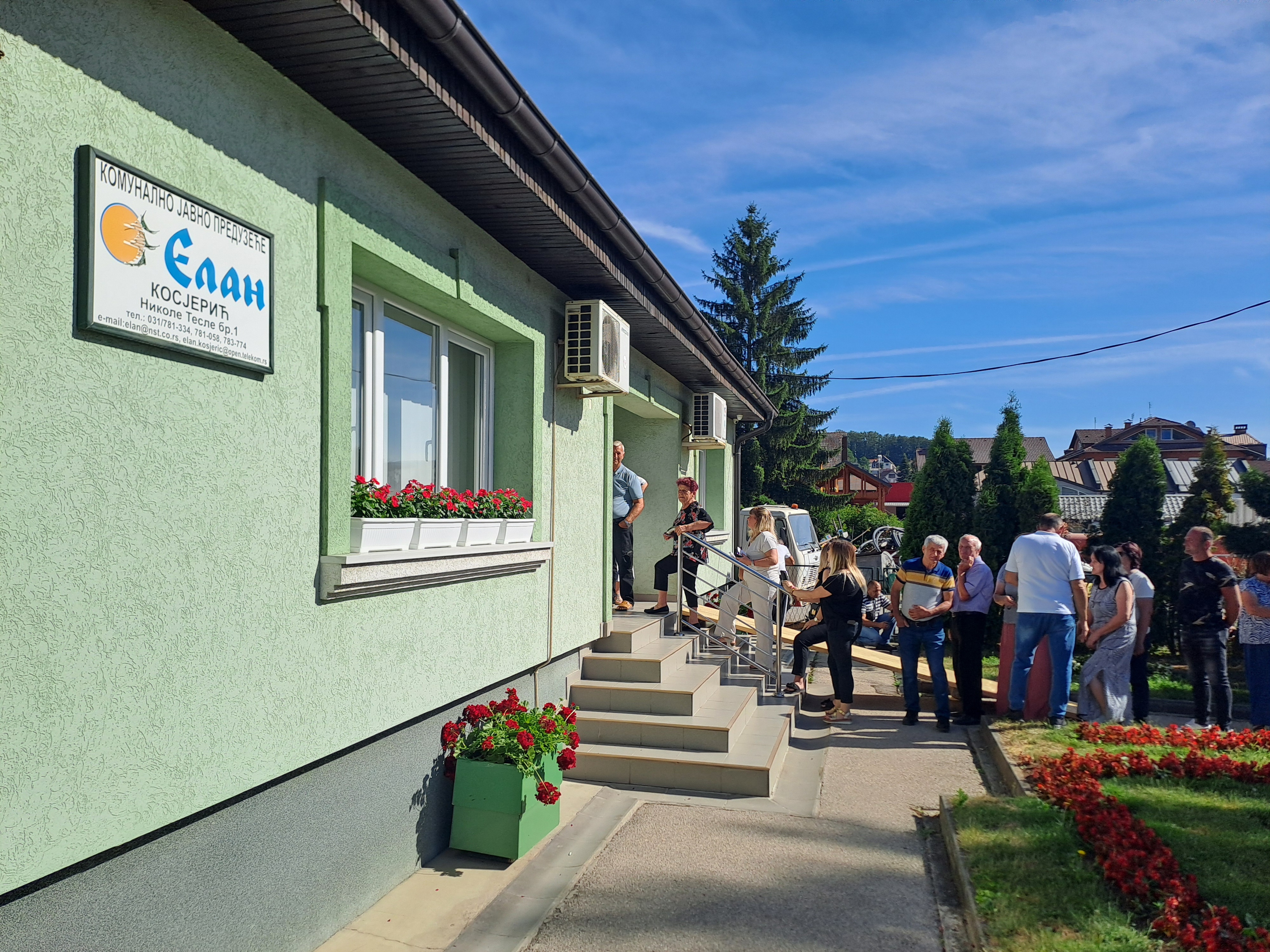 Voting is being repeated at the Elan polling station in the Kosjeric municipality.U opstini Kosjeric se ponovlja glasanje na birackom mestu Elan.