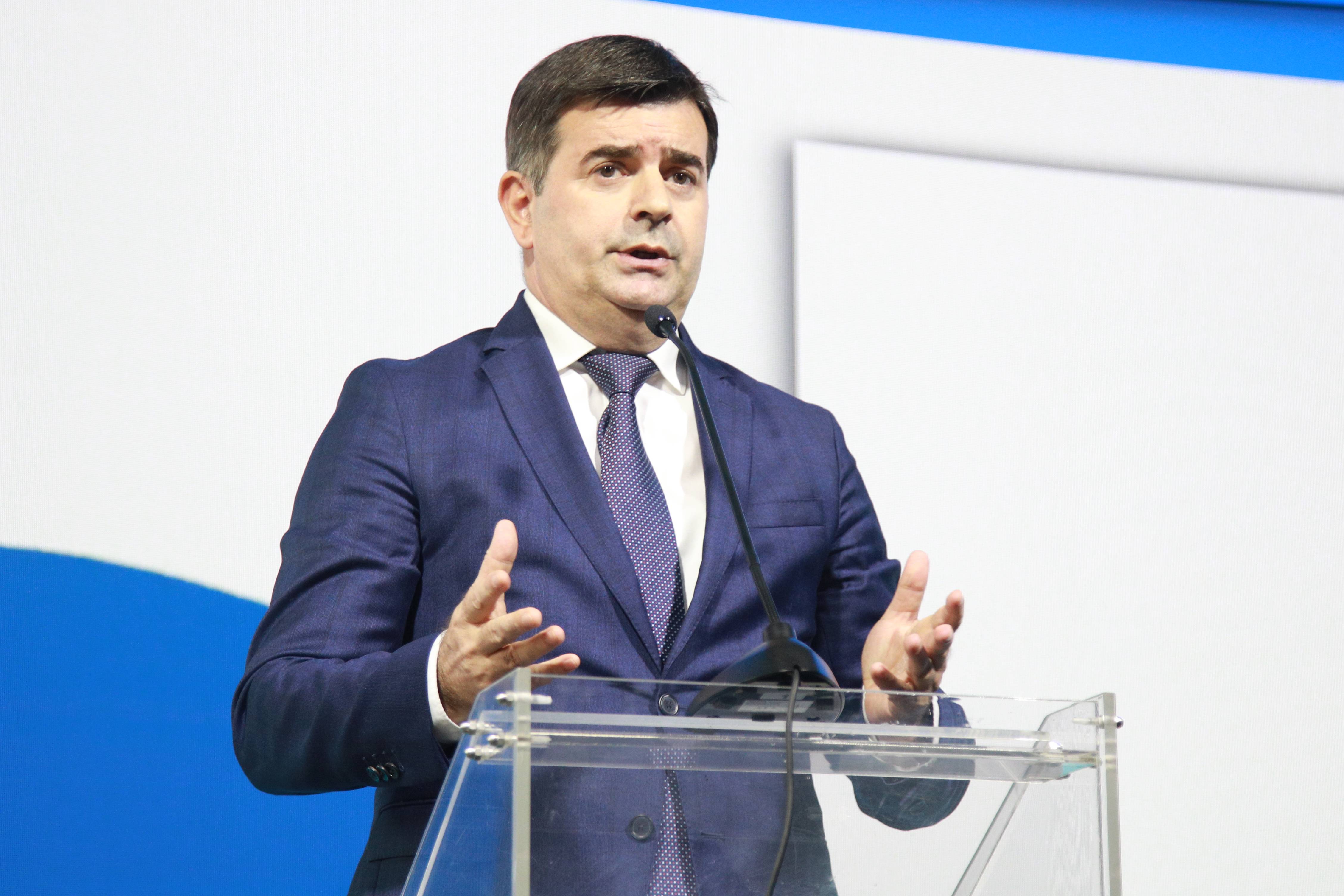 Beograd, 21.12.2021. - Nacionalna konferencija o podrsci ranom razvoju i roditeljstvu odrzana je danas  u hotelu "Mona Plaza" u Beogradu. Na fotografiji govori drzavni sekretar Ministarstva zdravlja Mirsad Djerlek.  (BETAPHOTO/MILOS MISKOV/MO)