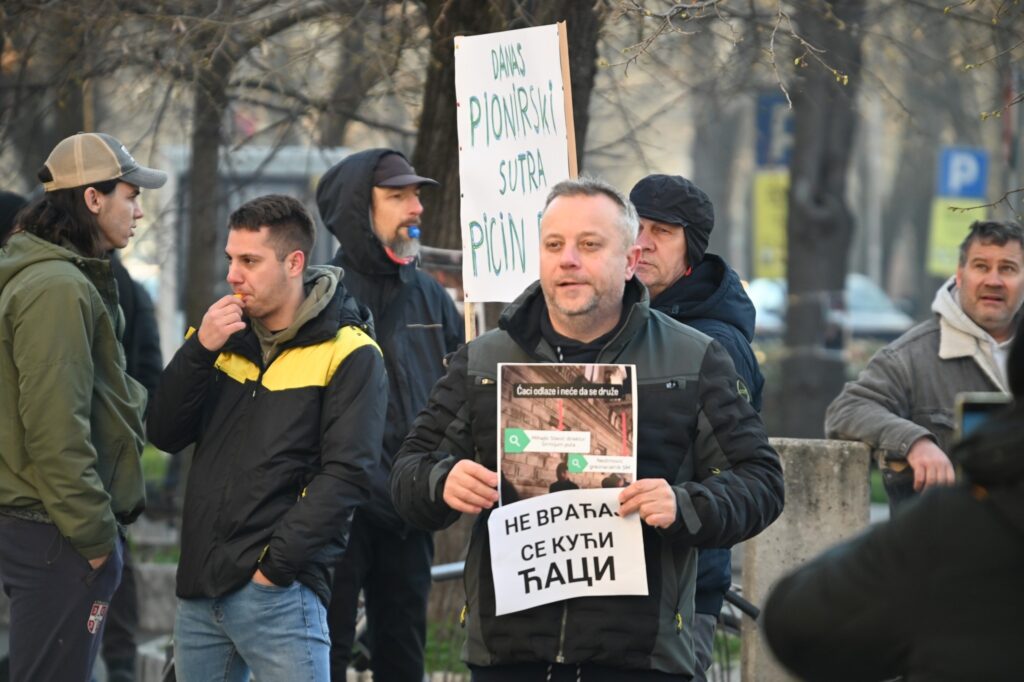 Sremska Mitrovica, doček lažnih studenata iz Pionirskog parka, Ćaci, studenti 2.0, nezadovoljni građani
