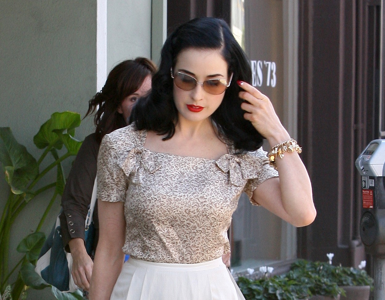 Dita Von Teese is tasteful! Dita Von Teese