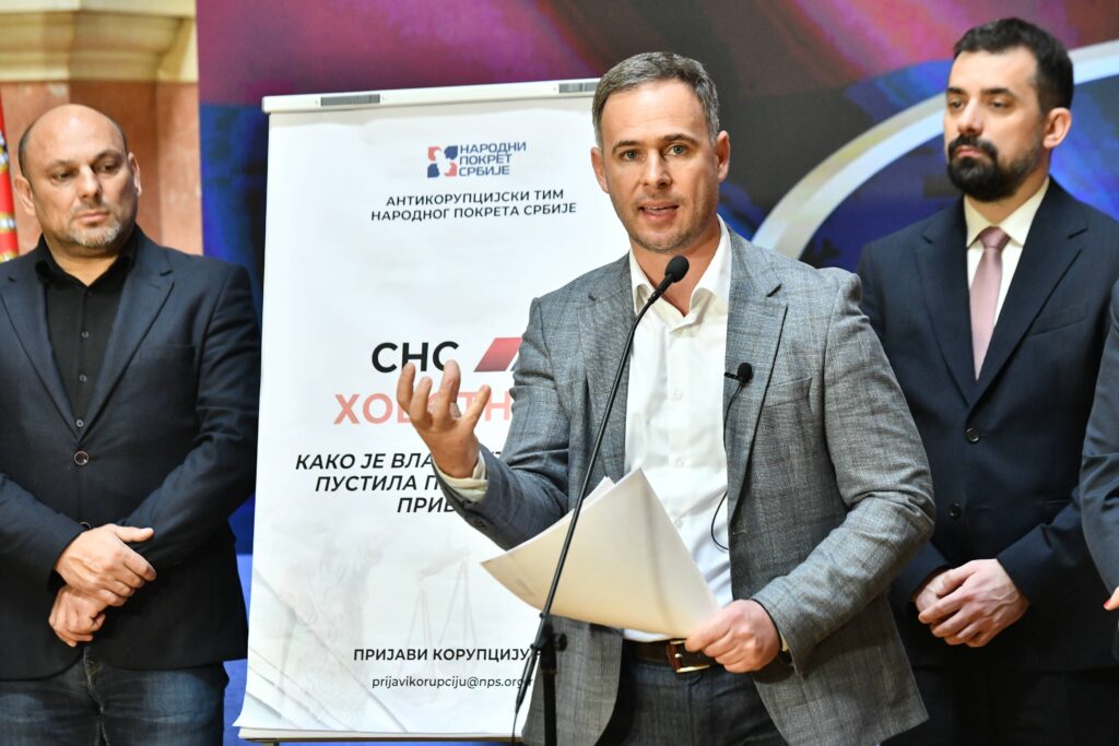 Beograd, 25.03.2025. - Konferencija za novinare antikorupcijskog tima Narodnog pokreta Srbije na kojoj je govorio predsednik tog pokreta Miroslav Aleksic odrzana je danas u centralnom holu Doma Narodne skupstine. (BETAPHOTO/MILAN ILIC)