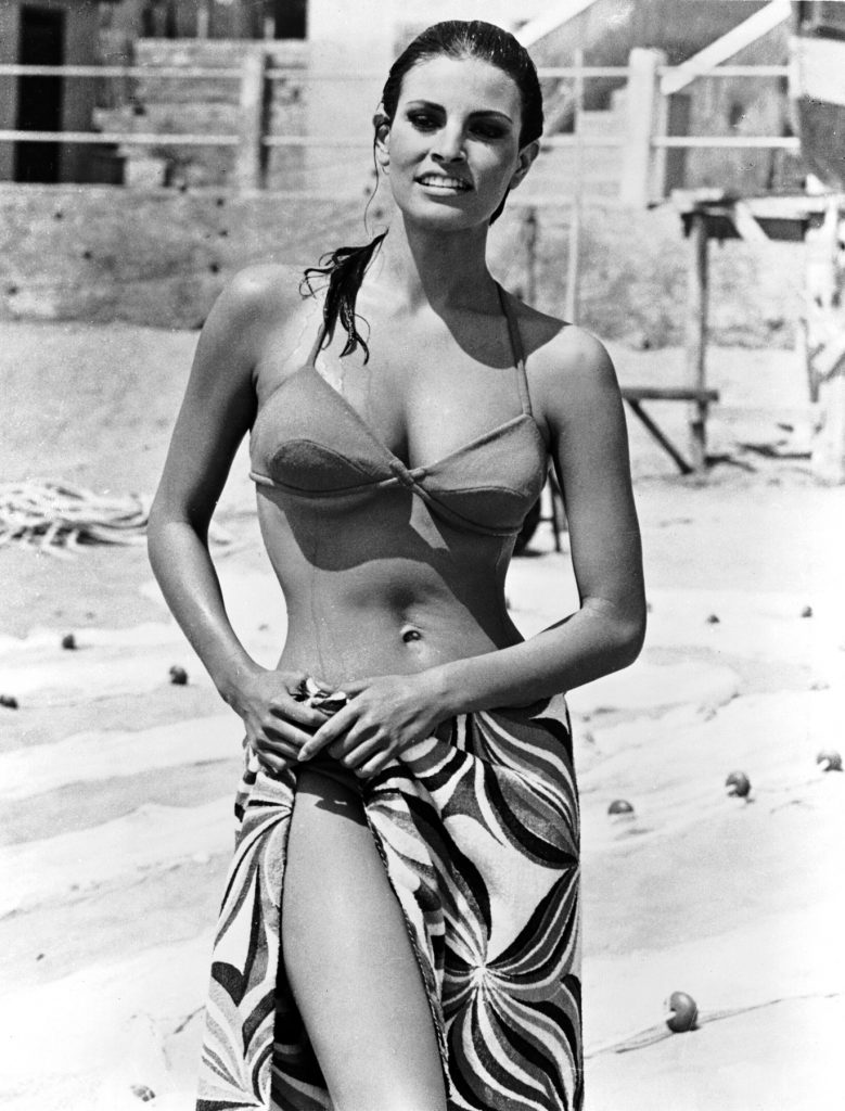 THE BIGGEST BUNDLE OF THEM ALL, Raquel Welch, 1968.,Image: 97797197, License: Rights-managed, Restrictions: For usage credit please use; Courtesy Everett Collection, Model Release: no, Credit line: Courtesy Everett Collection / Everett / Profimedia