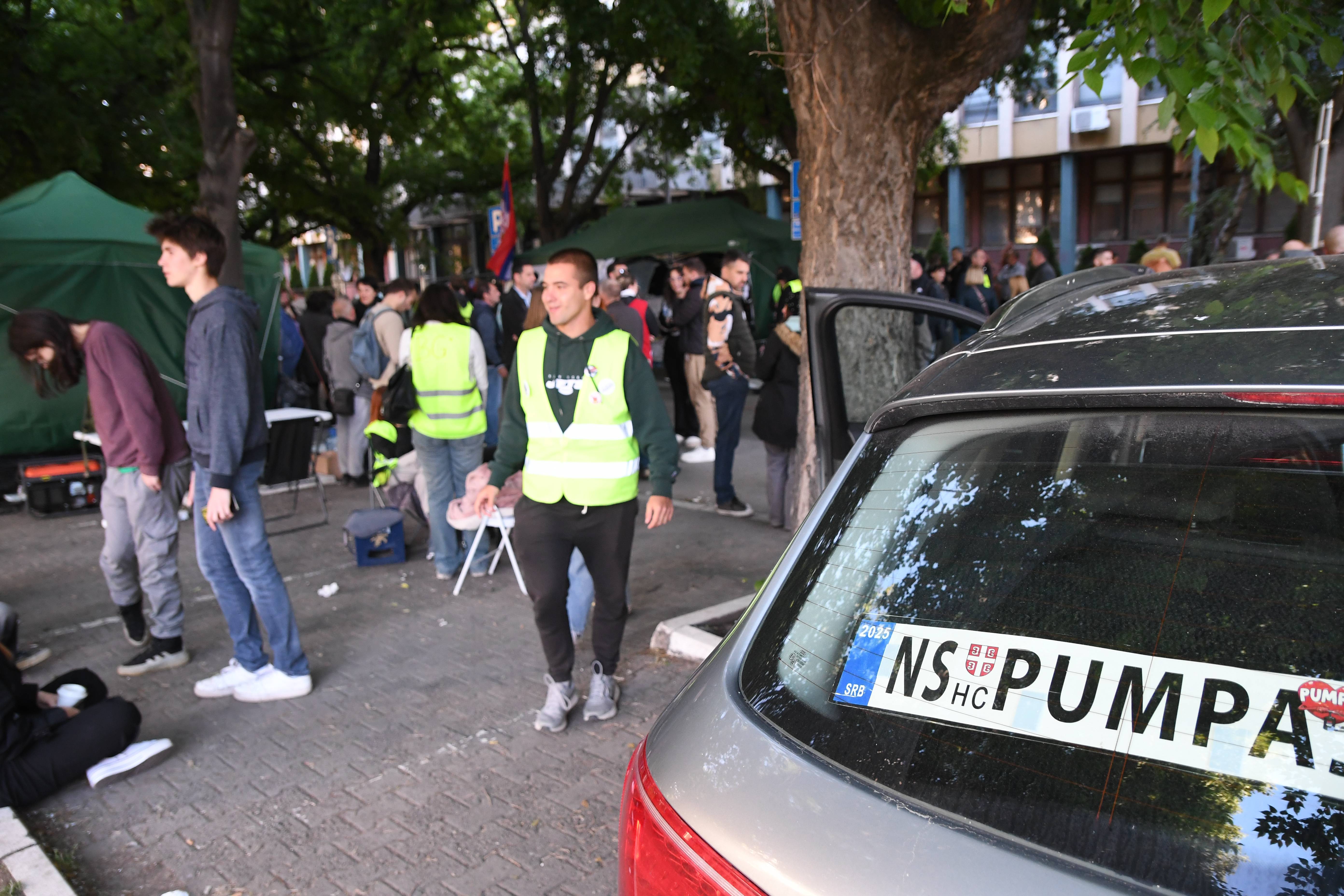 OD JUTROS STOTINE STUDENATA I GRADJANA ISPRED SUDA U NOVOM SSADU