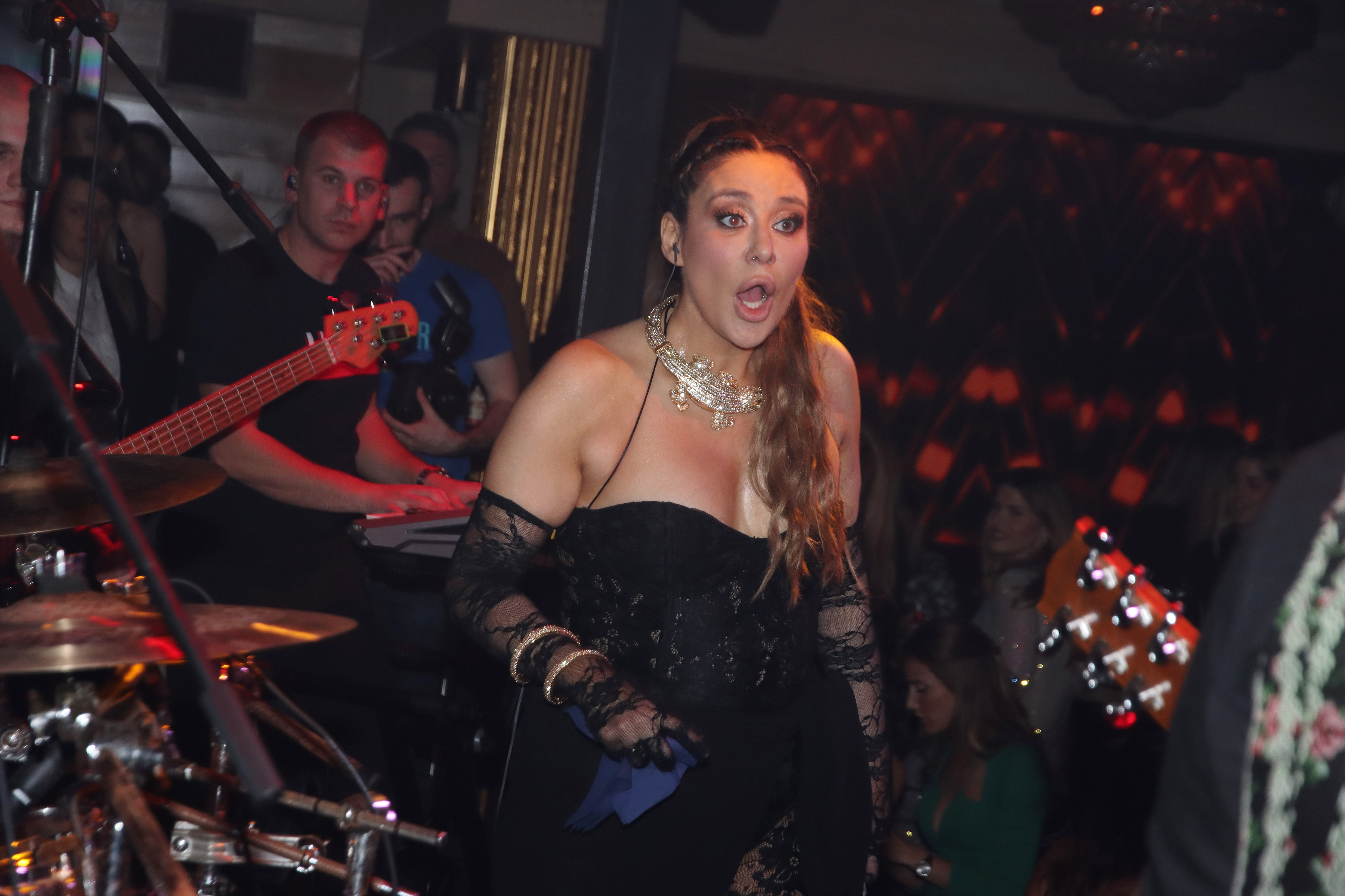 Performance of Ana Nikolic held in night club Mint.Nastup Ane Nikolic u nocnom klubu Mint.