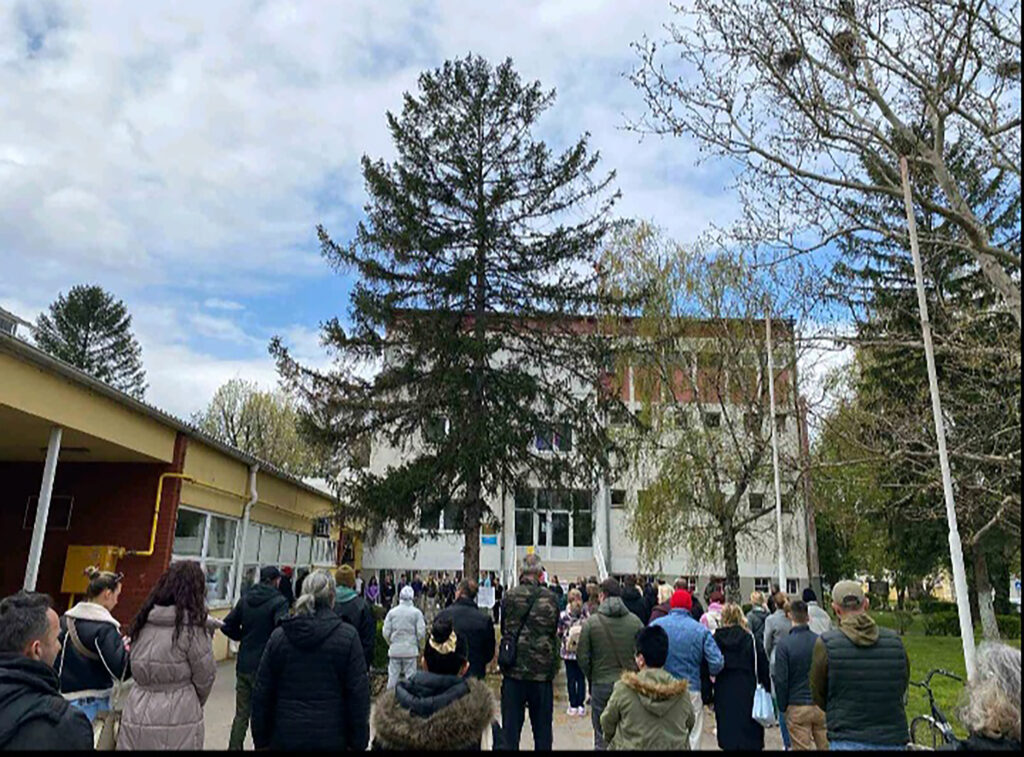 srbobran Gimnazija i stručna škola u Srbobrnau, a direktorka je Jasmina Crveni.