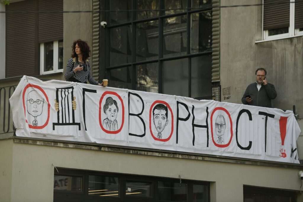 Beograd 16. april 2025. Studentska blokada Radio televizije Srbije ulaz Takovska ulica, treci dan, studenti, RTS, Radio televizija Srbije Foto:Filip Krainčanić/Nova.rs