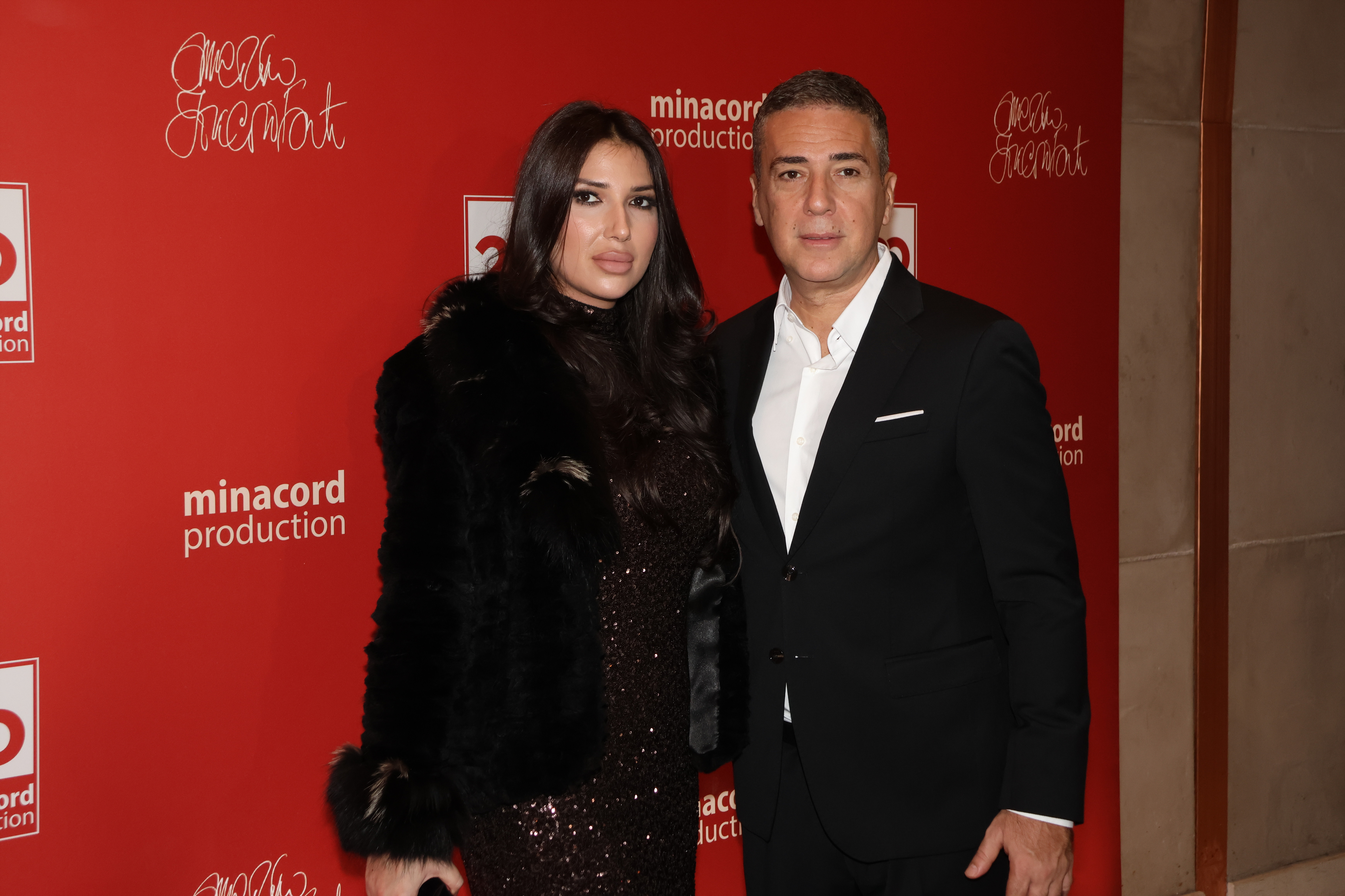 Celebration of 20 years of successful work of the MINACORD production house Zeljko Joksimovic was held at the Radisson Old Mill hotel.Proslava 20 godina uspesnog rada Produkcijske kuce MINACORD Zeljka Joksimovica odrzana je u hotelu Radisson Old Mill.