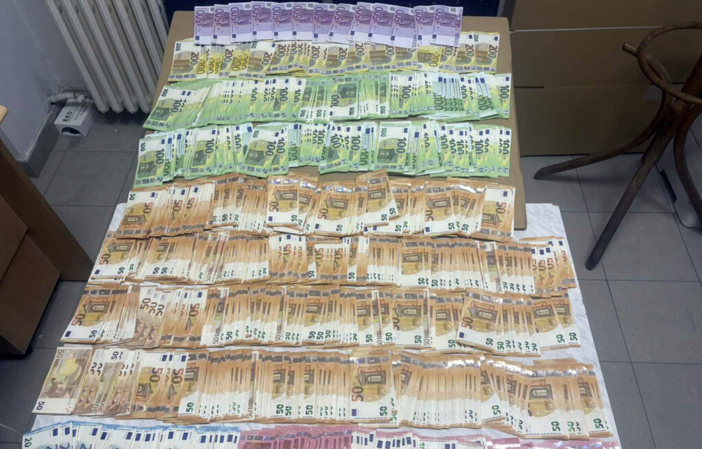 Beograd, nova, pare, evri, euri, stavljanje u promet opojne droge Foto: MUP Srbije