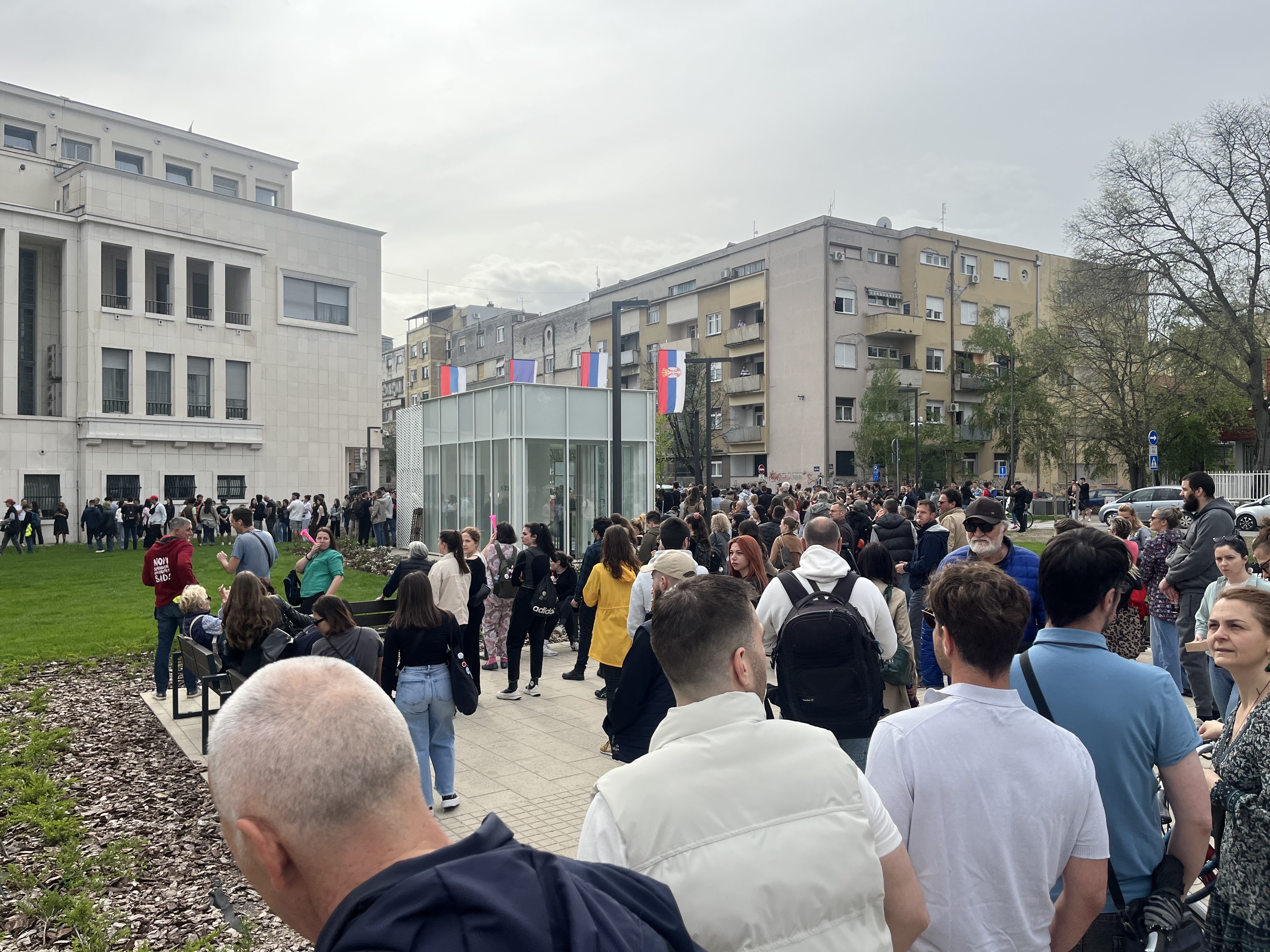Novi Sad 17.04.2025. Studenti ispred Skupštine Vojvodine, protest ispred Skupštine Vojvodine, APV Foto: Nenad Mihajlović/Nova.rs BEZ POTPISA