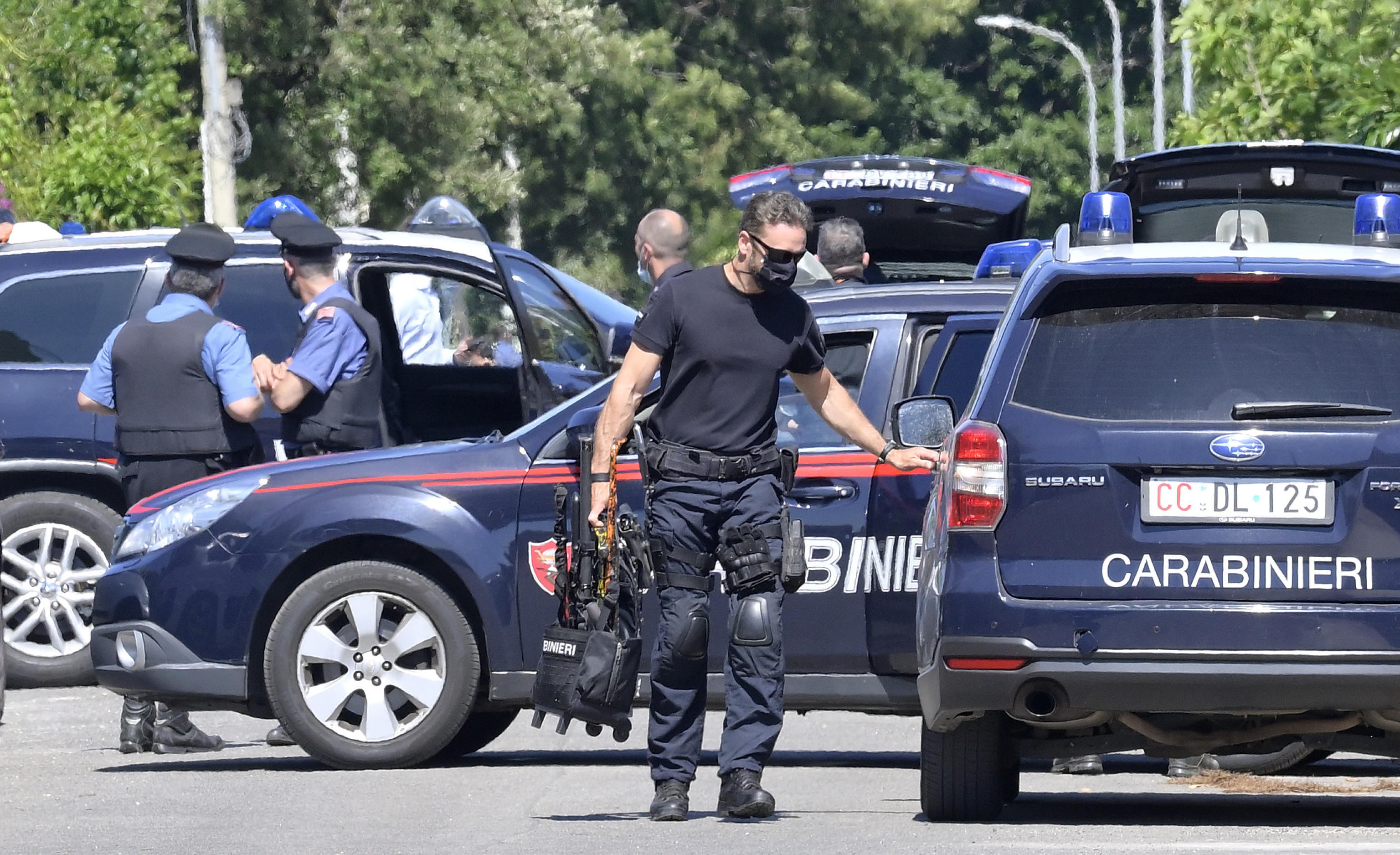 Shooting at a street in Ardea, near Rome: two children and elderly man killed