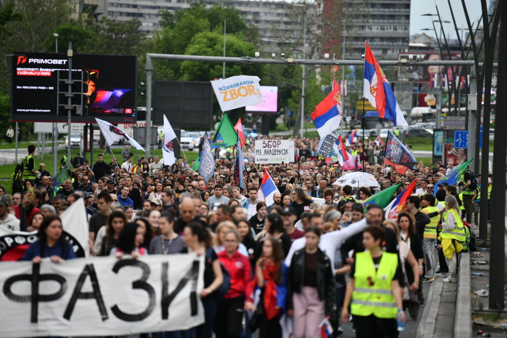Studenti i građani sa Novog Beograda i iz Zemuna krenuli ka RTS-u, Foto: Vesna Lalić/Nova.rs