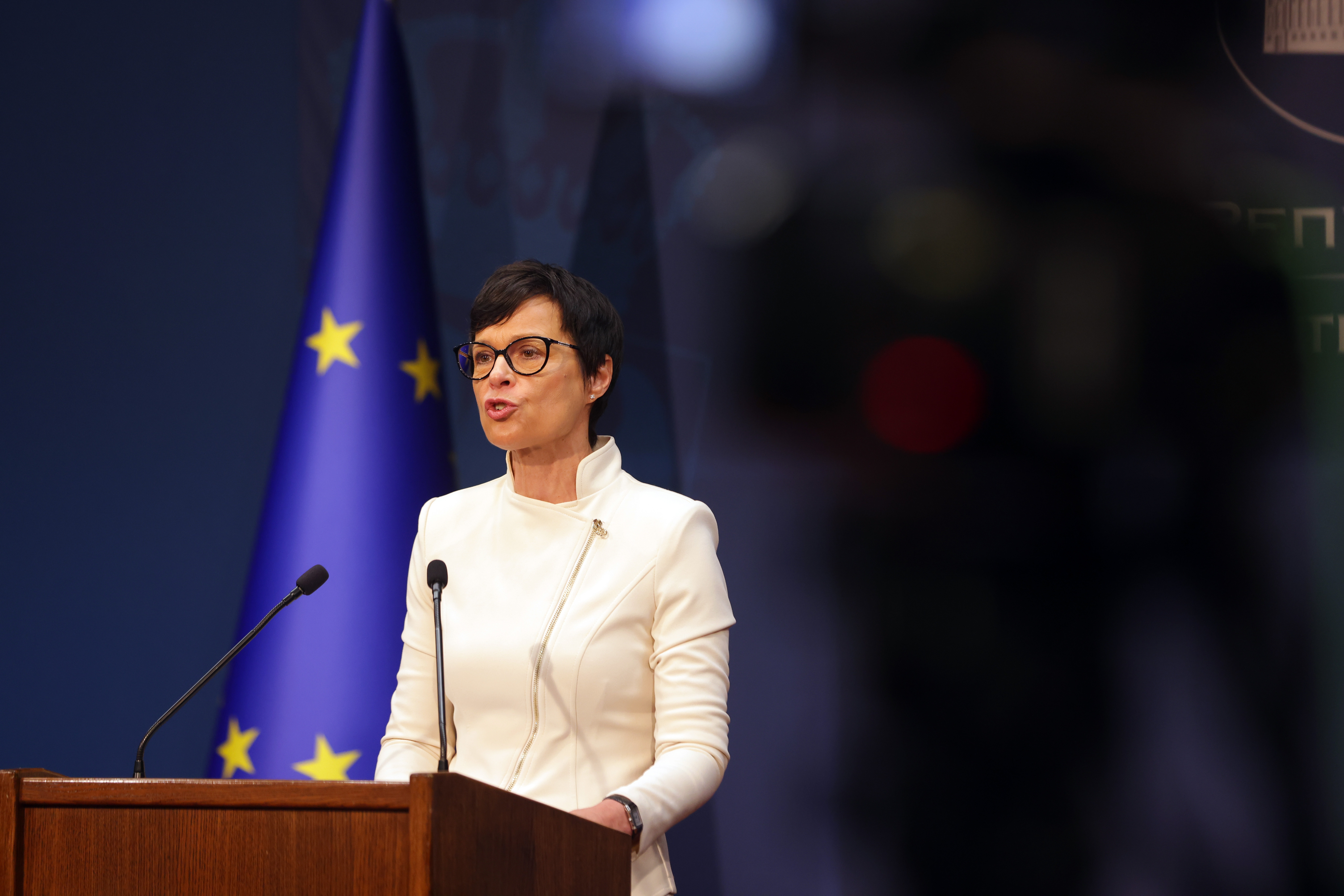 epa12063121 European Commissioner for Enlargement Marta Kos speaks during a press conference with the Serbian prime minister following their meeting in Belgrade, Serbia, 29 April 2025. Marta Kos is on an official visit to Serbia.  EPA-EFE/ANDREJ CUKIC