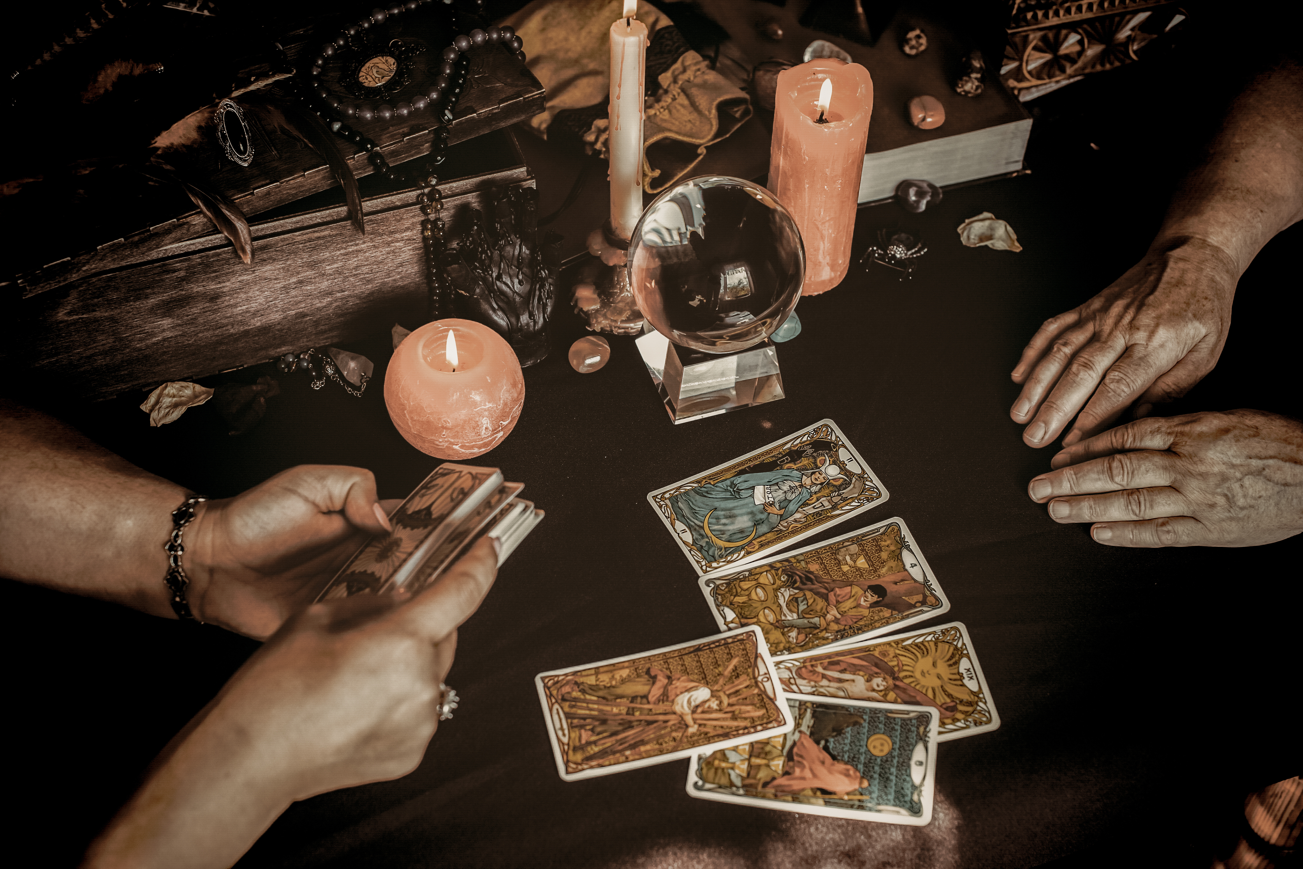 Magical,Scene,,Esoteric,Concept,,Fortune,Telling,,Tarot,Cards,On,A