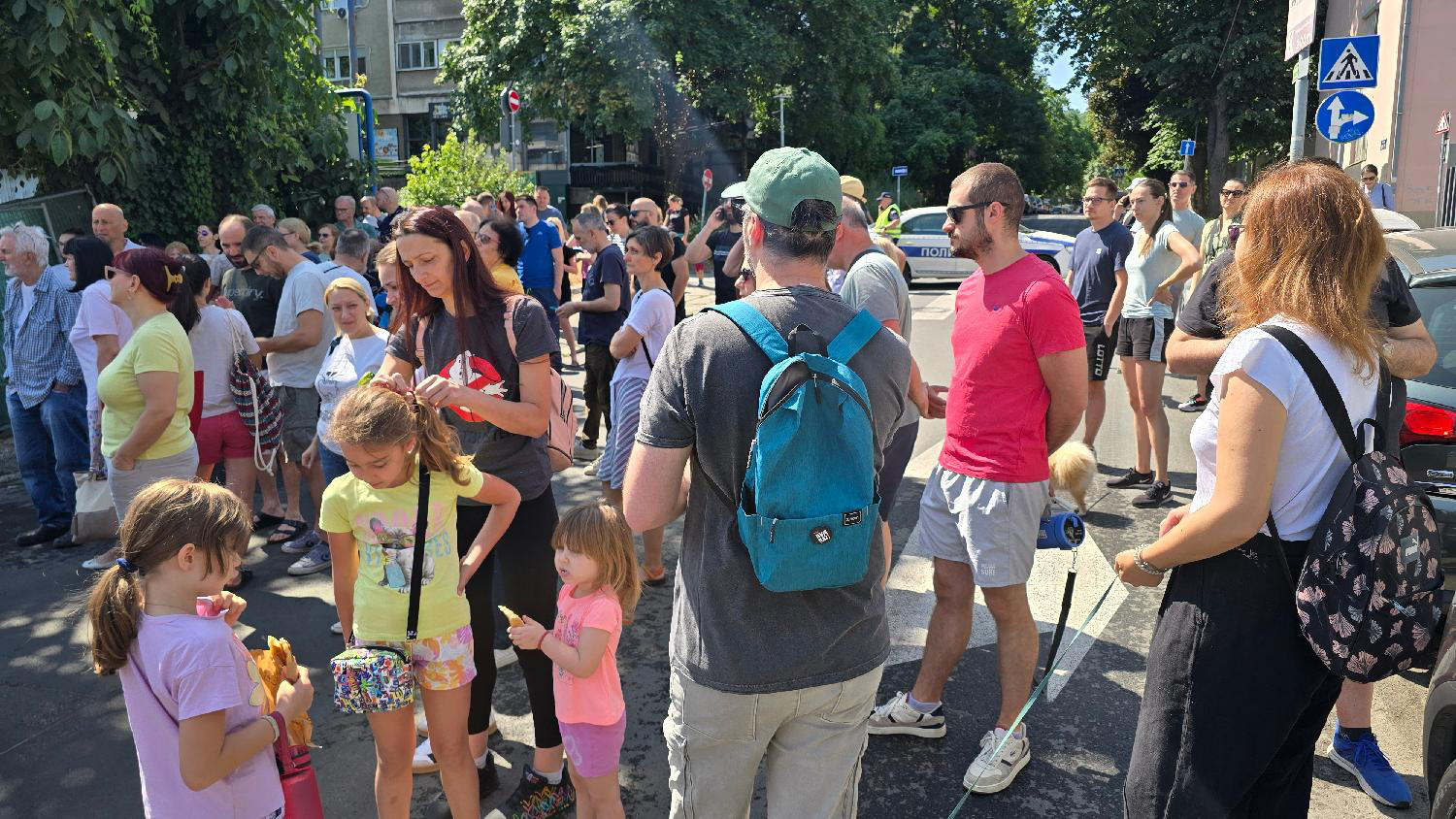Karaburma
Mesto: Beograd
Datum: Sat Jun 14 12:02:50 CEST 2025
Dogadjaj: DRUŠTVO - protest žitelja Karaburme zbog neplanske gradnje
Fotoreporter: Marko Dragoslavić
Izvor: FoNet