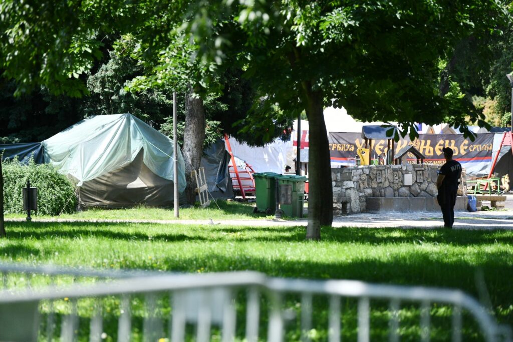 Beograd 26. maj 2025. Ćacilend, plato ispred Parlamenta Srbije, satori, plato, Skupština Srbiije,  Pionirski park Foto:Vesna Lalić/Nova.rs