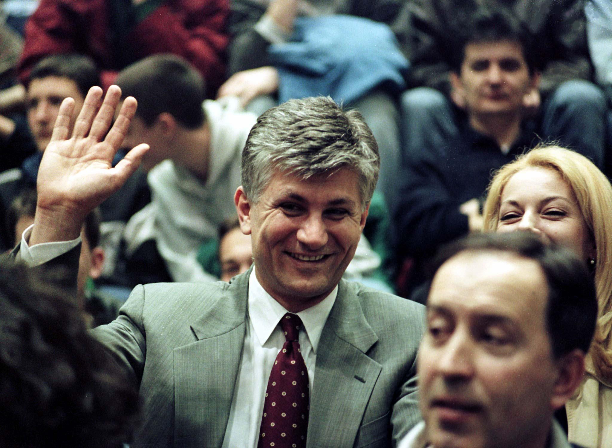 BELGRADE MAYOR ZORAN DJINDJIC AT BASKETBALL GAME PARTIZAN VS OLYMPIAKOS