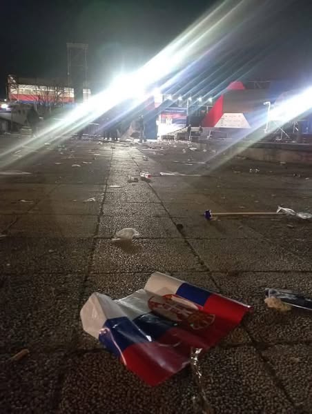 Sremska Mitrovica, Branisalv Nedimović čišćenje grada, smeće posle SNS mitinga, skupa, Nedimović čisti već očišćen grad Foto: Narsica Božić