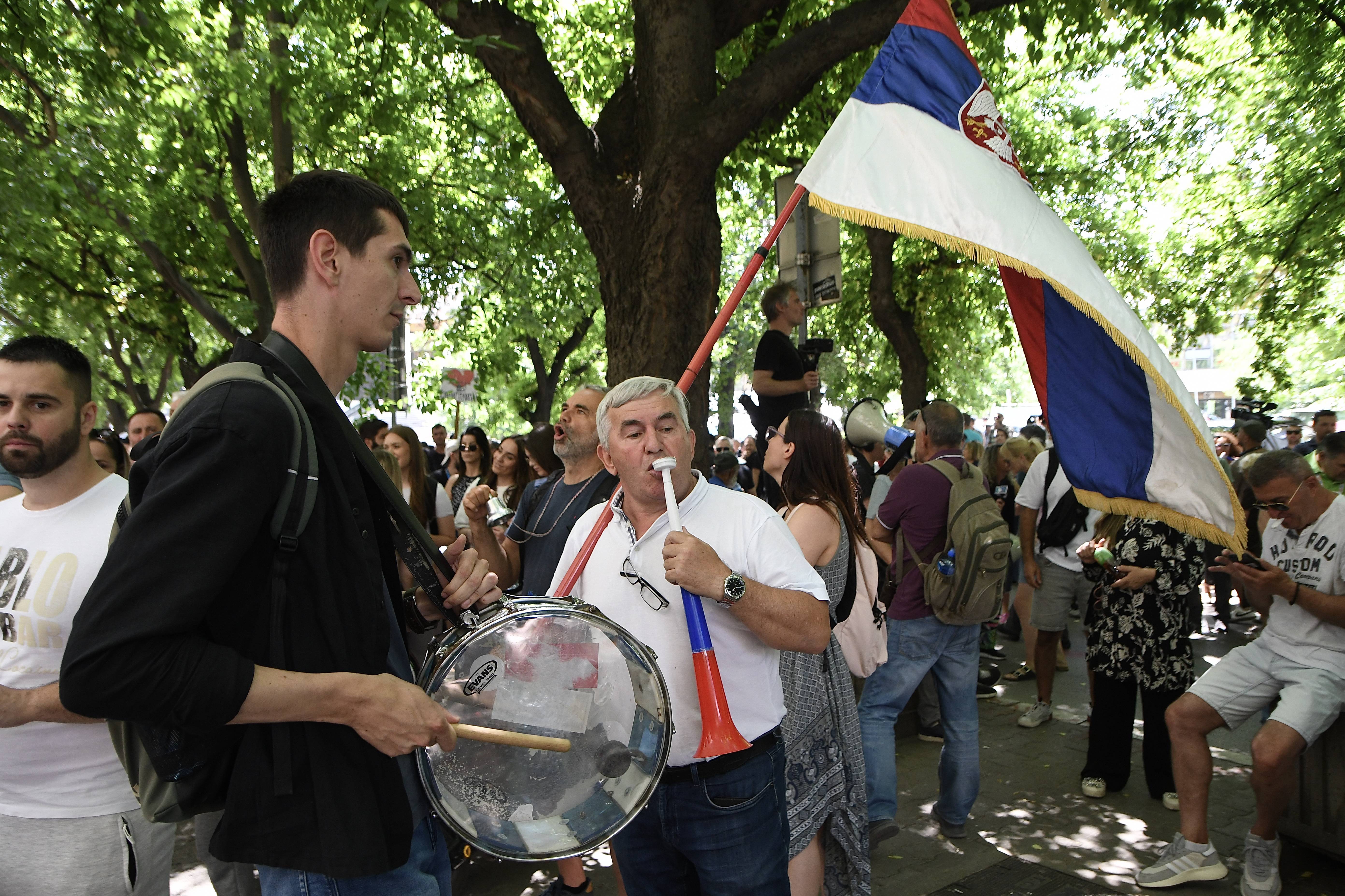 PROTEST ISPRED NOVOSADSKOG SUDA ZBOG HAPSENJA U FUTOGU