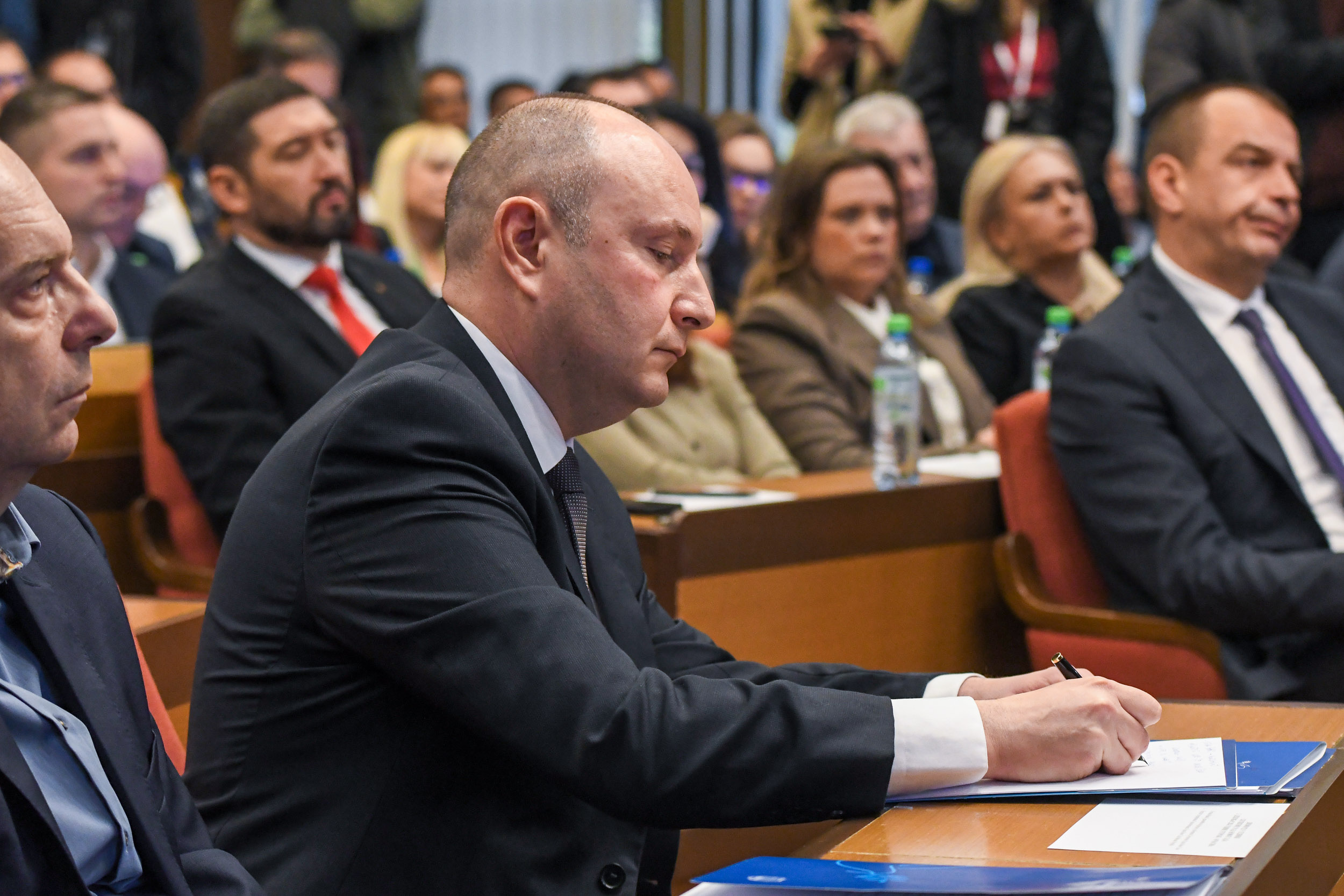 Novi Sad, 03.12.2024. Sednica Skupštine Novog Sada, zahtev novosadske opozicije da se smeni Milan Đurić sa mesta gradonačelnika. Skupština Vojvodine Foto: Nenad Mihajlović/Nova.rs