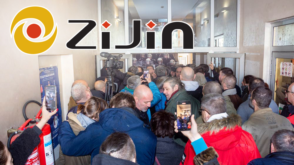 Zaječar. Opozicija i njihove pristalice pokušali da uđu u zgradu Gradske uprave, kombo