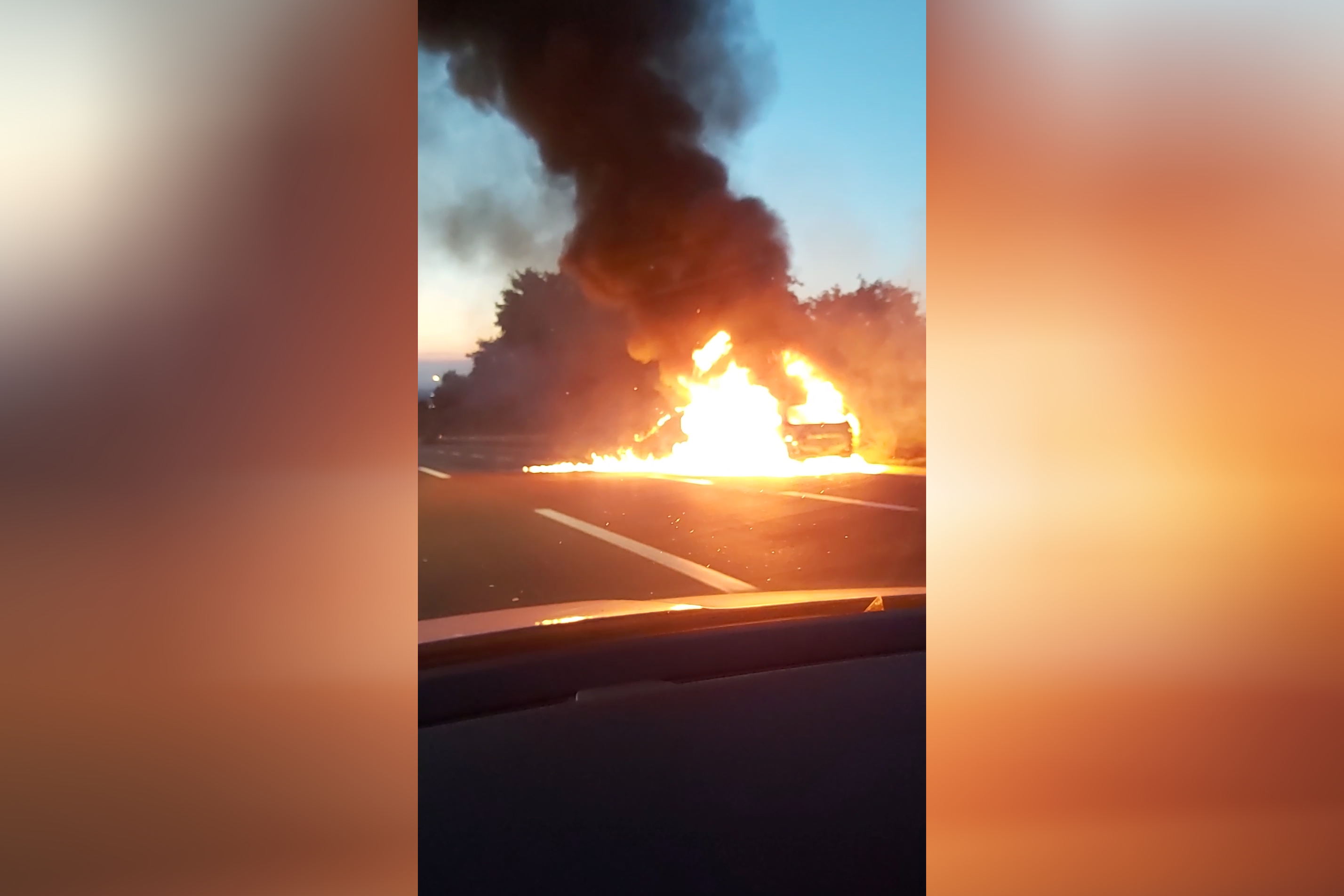 autoput nesreca gori automobil konjarnik kod pumpe02a