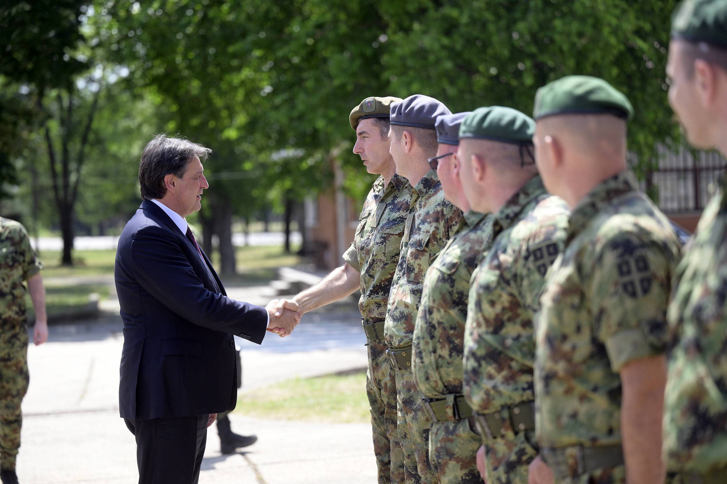 MINISTAR ODBRANE OBISAO RADOVE U NISKOM KASARNAMA