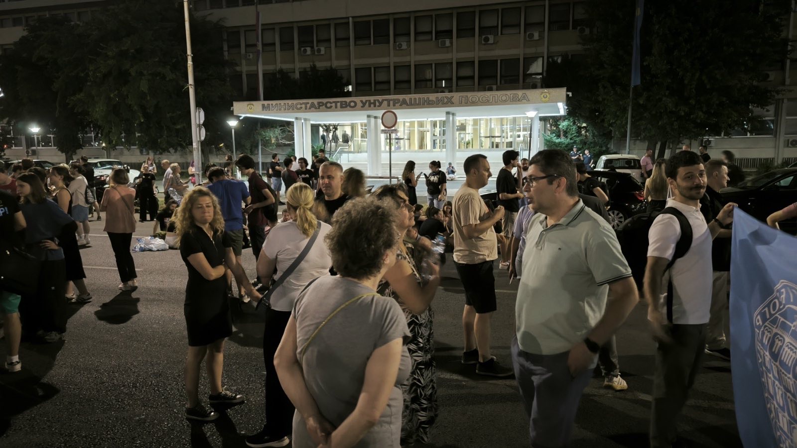 Blokada bulevara Zorana Đinđića ispred Ministarstva policije  na Novom Beogradu, Građani se okupljaju pred zgradom policije na Novom Beogradu gde je odveden student Fizičkog fakulteta Foto:Nova.rs