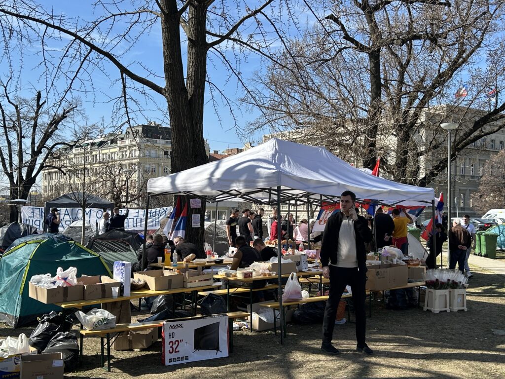 Beograd 08.03.2025. Studenti 2.0 ispred Predsedništva, Pionirski park, Predsedništvo, lažni studenti, kontra studenti, reportaža Foto: Jovan Mladenović/Nova.rs