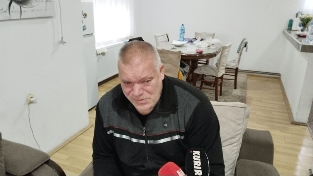 ubijeni andrija uz tekst za hroniku , slike su moje
Tinejdžer Andrija I. (17) ubijen je juče kod Leskovca, kada ga je pretukao mladić Nemanja A. (18)