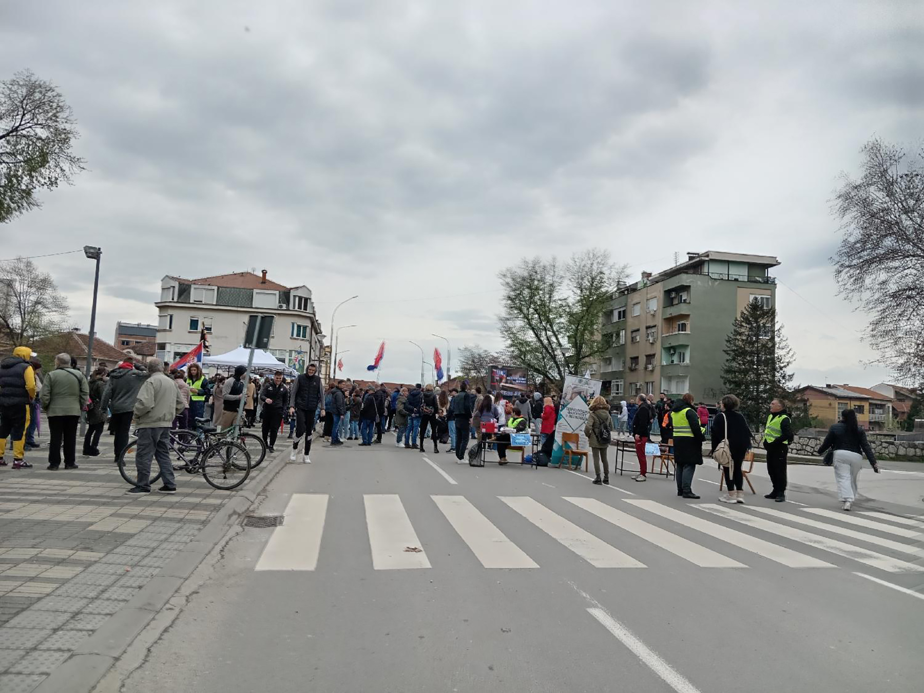 Mesto: Leskovac
Datum: Tue Apr 01 18:35:08 CEST 2025
Dogadjaj: DRUŠTVO/PROTEST - blokada mosta u Leskovcu na poziv studenata
Fotoreporter: Ljiljana Stojanović
Izvor: FoNet