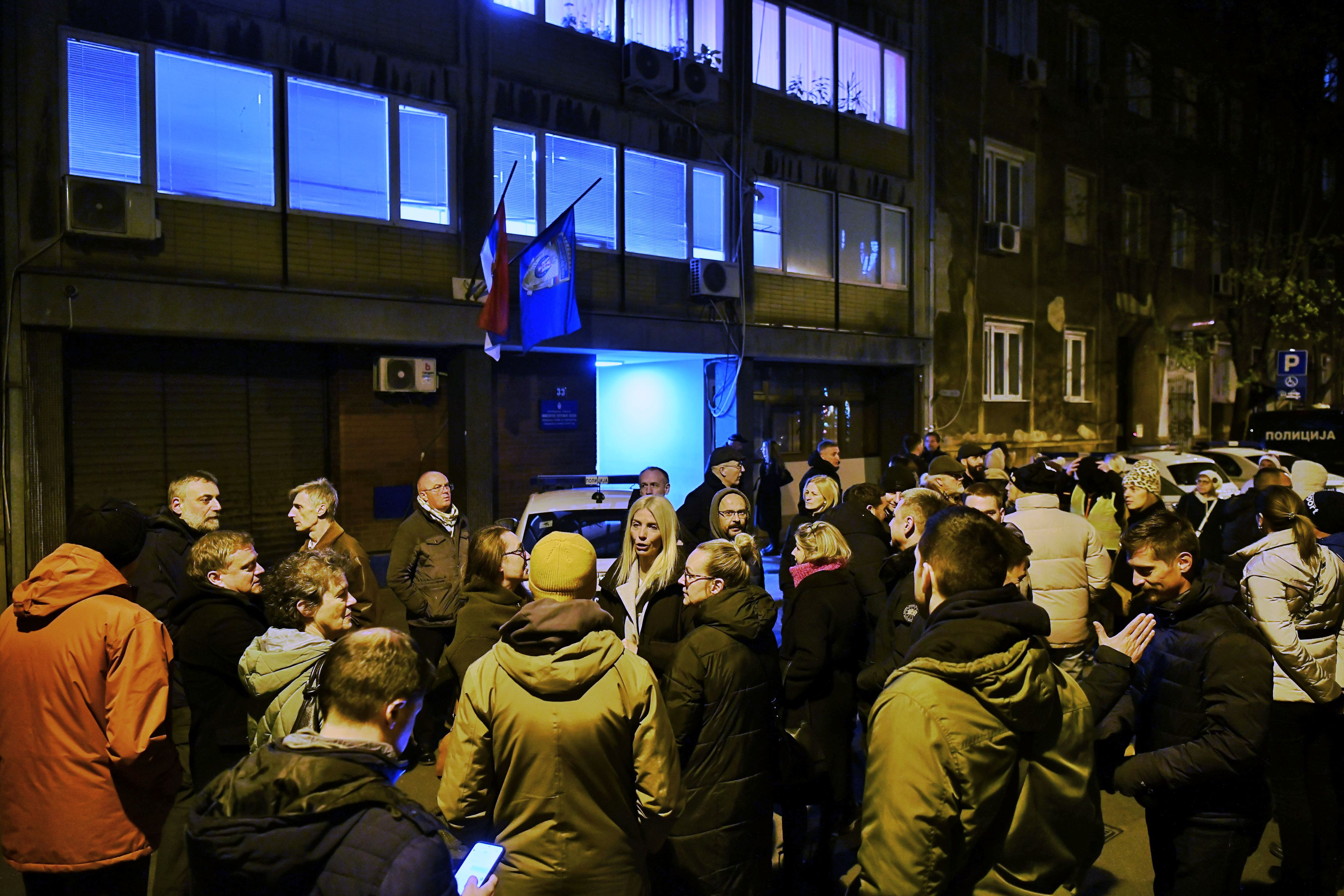 Beograd, 18.03.2025. Policijska stanica u Majke Jevrosime, protest zbog privođenja i zadržavanja odbornika Kreni Promeni Željka Latasa, protest da se pusti Željko Latas Foto: Goran Srdanov/Nova.rs
