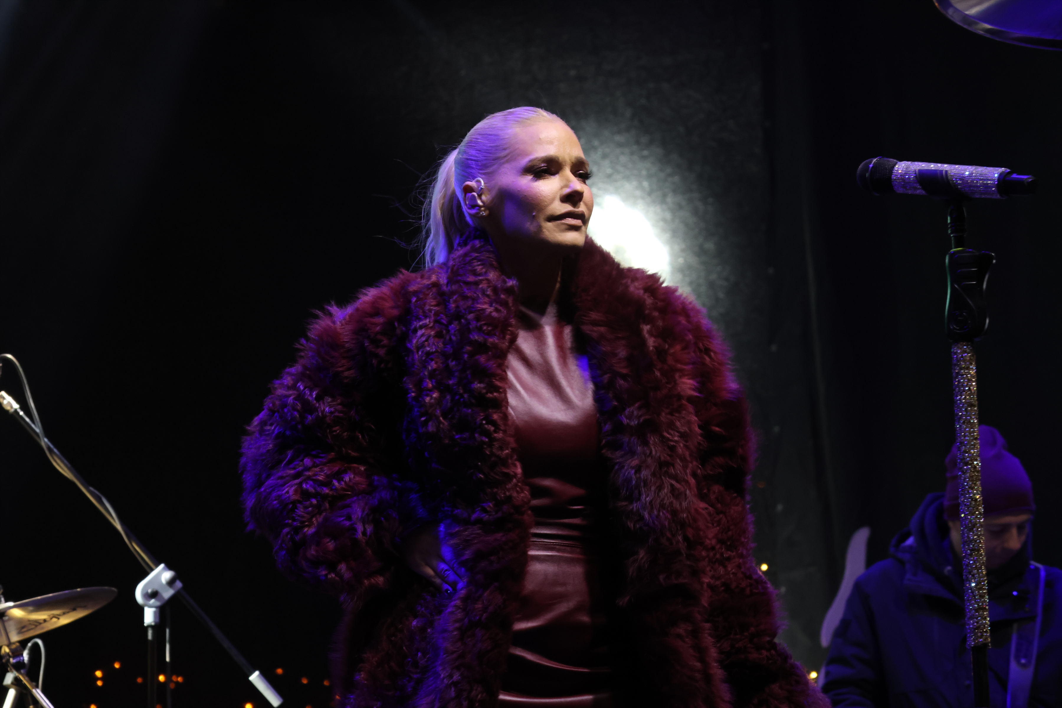 Natasa Bekvalac held a concert as part of the Winter Fairytale in Belgrade Waterfront.Natasa Bekvalac odrzala je koncert u sklopu Zimske bajke u Beograd na vodi.