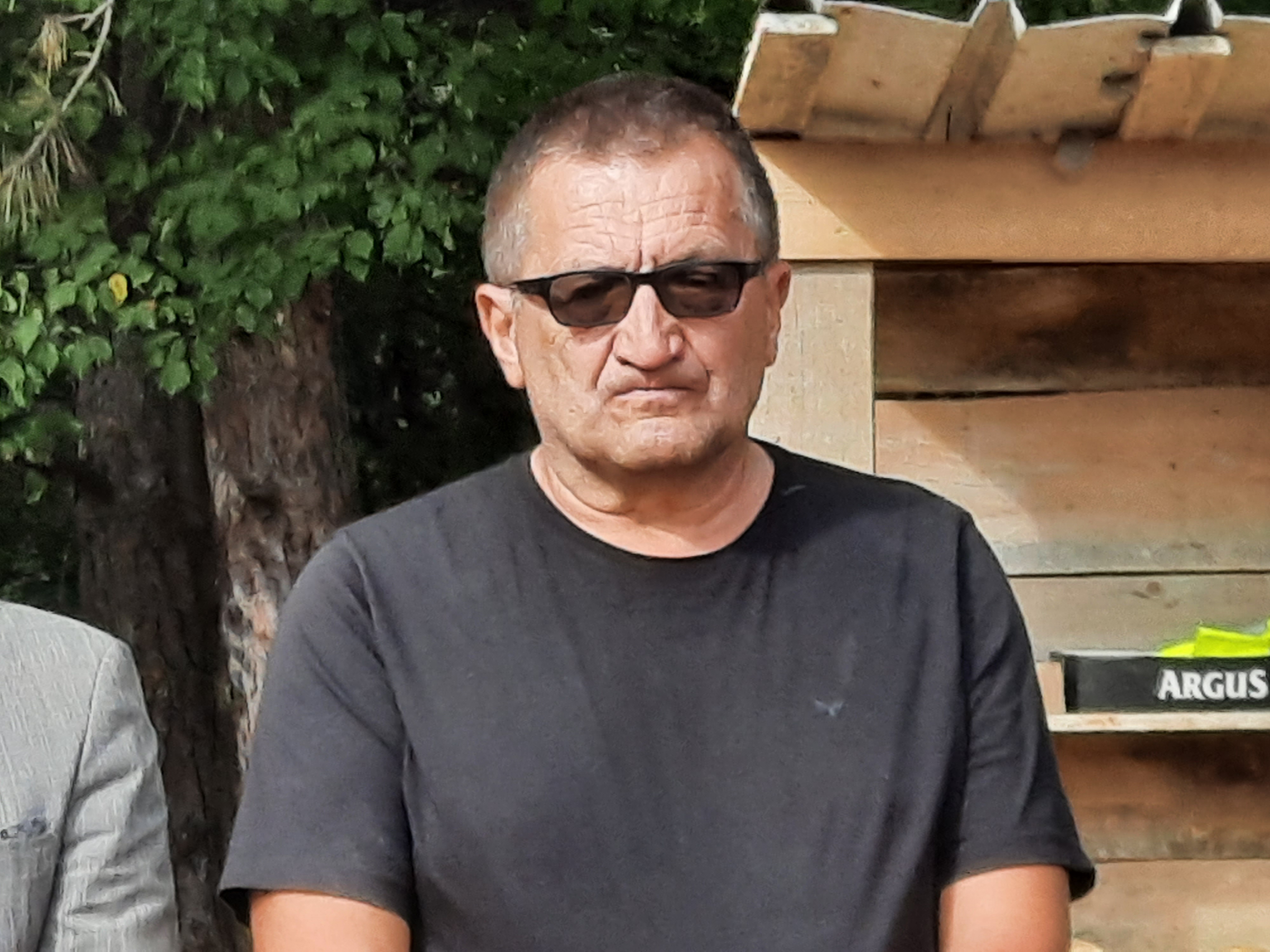 Kragujevac Bešnjaja 06. oktobar 2023. Kamen temeljac za novo odmaralište, donator donatora sredstava Slavoljub Milanović otac Bogdana Milanovića Kragujevčanina koji je 2019. godine preminuo od posledica kancera Foto:Aleksandra Petrović/Nova.rs