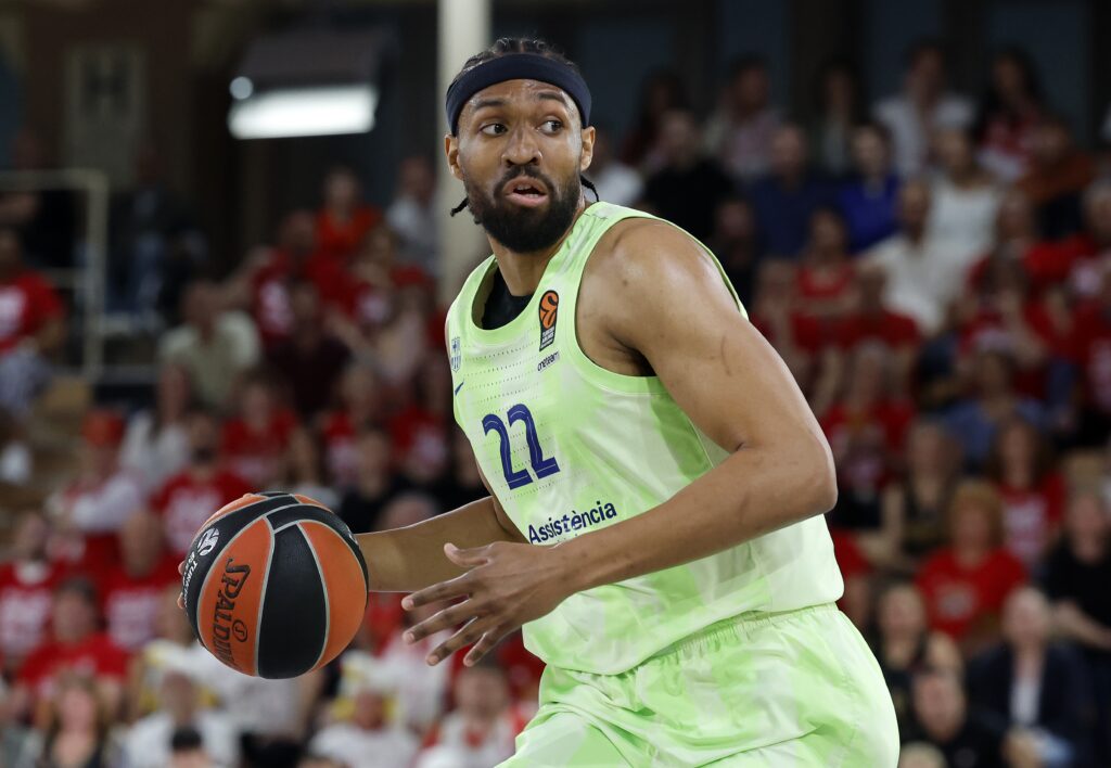 epa12055067 Jabari Parker of Barcelona in action during the Euroleague playoff game 2 basketball match between AS Monaco and FC Barcelona, in Monaco, 25 April 2025.  EPA/SEBASTIEN NOGIER