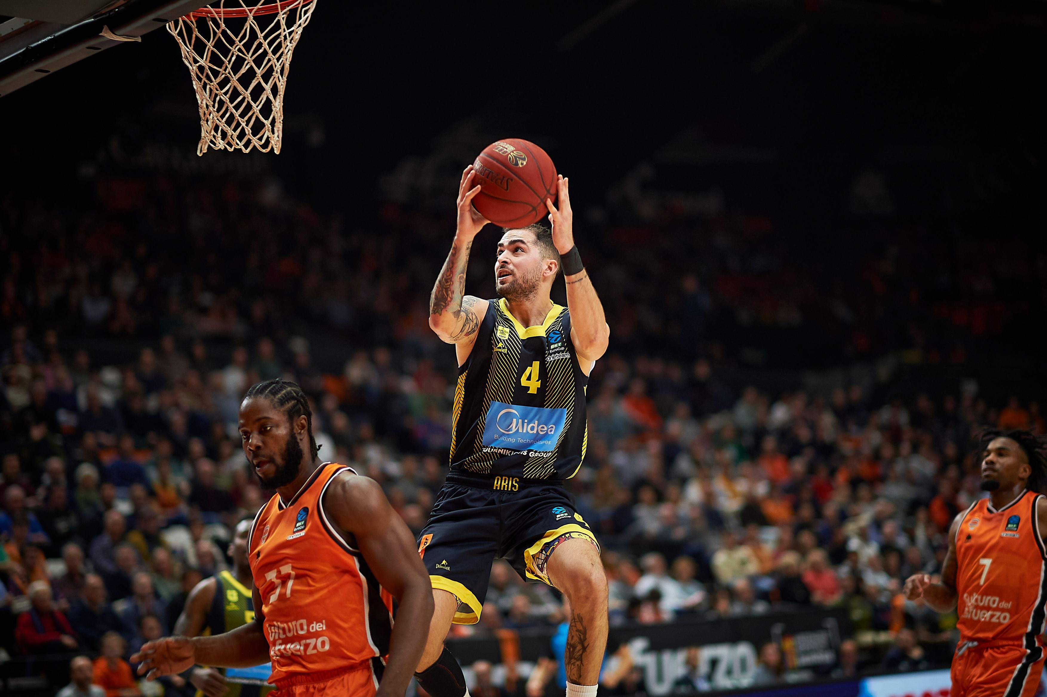 Valencia, Spain. 22nd Jan, 2025. Vassilis Toliopoulos of Aris Midea Thessaloniki seen in action during the BKT Eurocup regular Season Round 16 between Valencia Basket and Turk Telekom Ankara at Pabellon Fuente de San Luis. Final Score Valencia Basket 106: