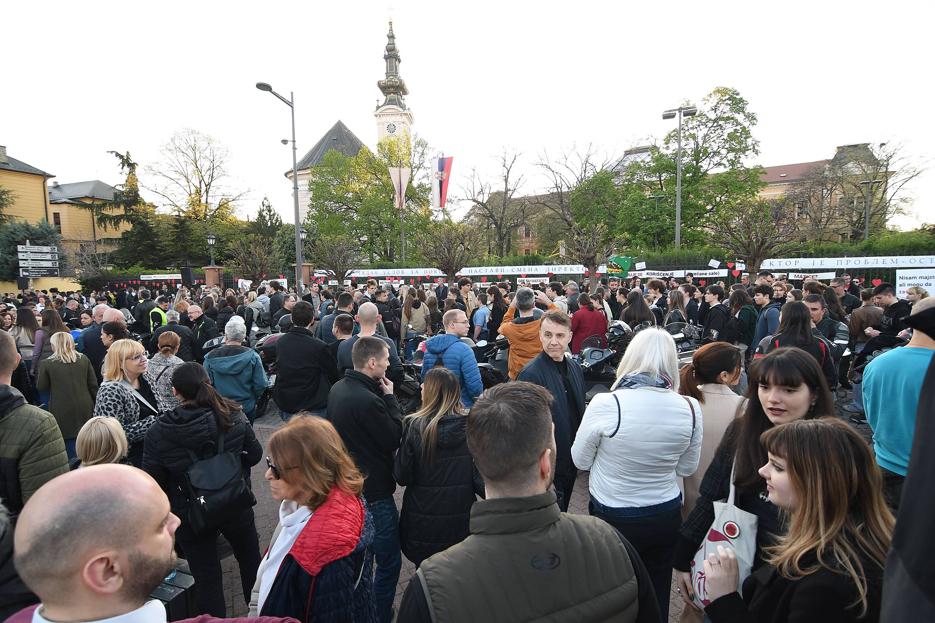PROTEST ISPRED JOVINE GIMNAZIJE U NOVOM SADU