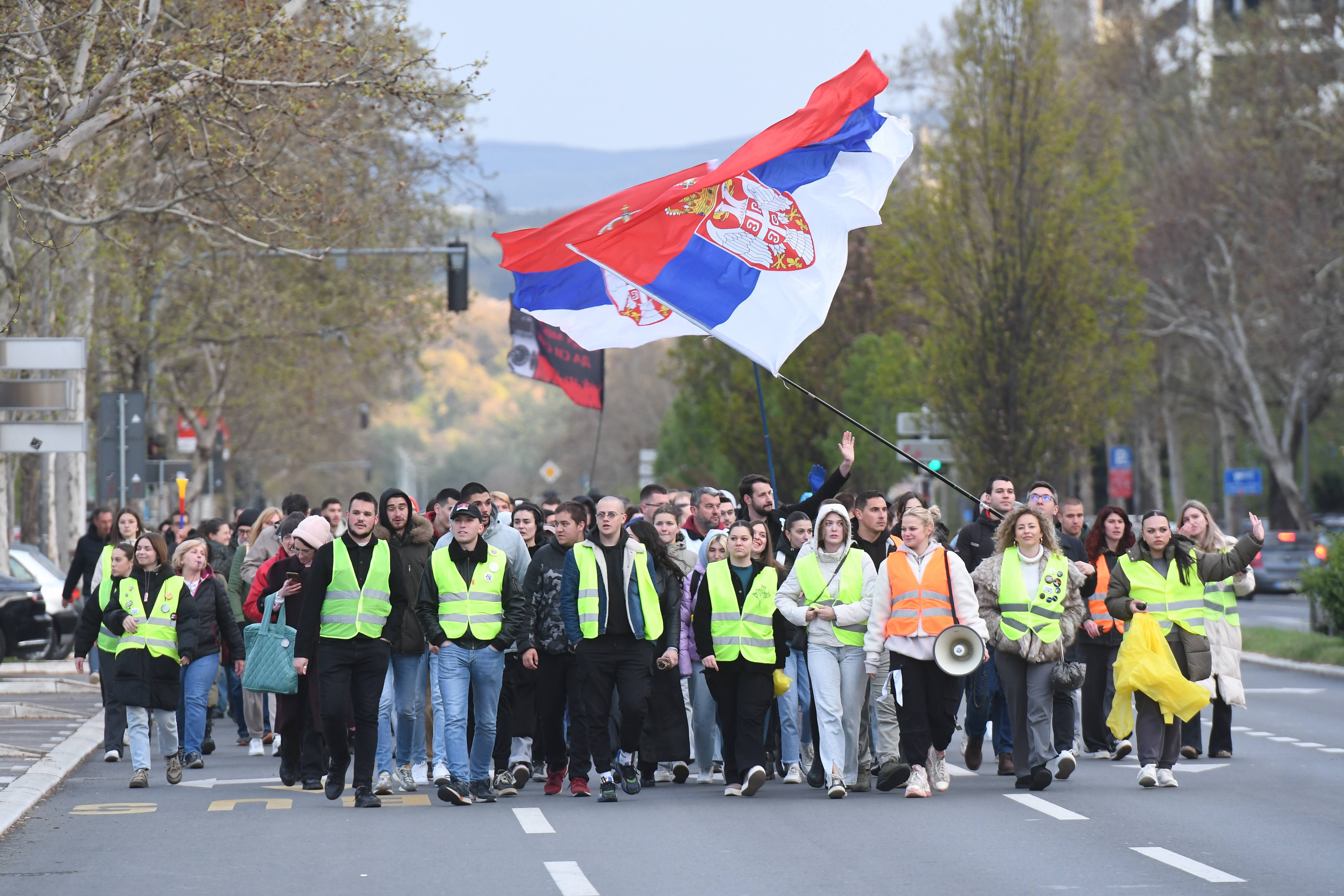 NOVOSADSKI STRUDENTI U MARSU ZDRAVSTVENIH RADNIKA