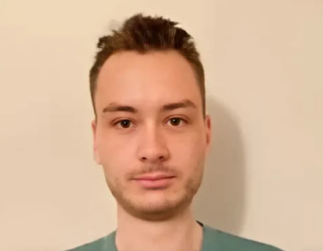 Apel porodice nestalog Viktora iz Užica na sve građane: „Pogledajte dobro oko sebe, on se negde krije“
Potraga za 26-ogodišnjim Viktorem iz Užica ulazi u deseti dan ali rezultata i dalje nema.