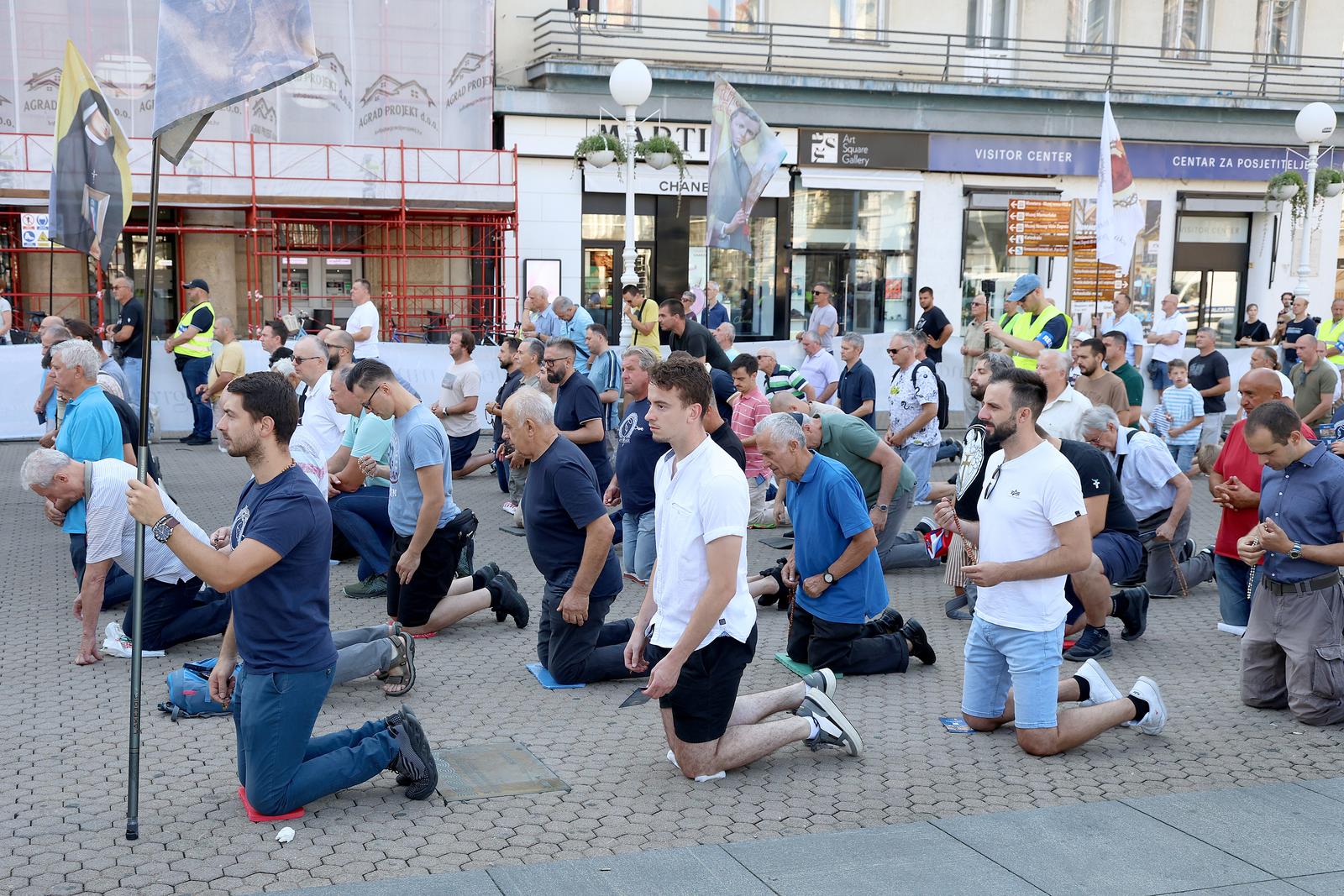 05.07.2025., Zagreb - I ove prve subote u mjesecu, u Zagrebu je odrzana jos jedna muska molitva krunice. Molilo se, uz ostalo, za mir u svijetu i domovini te za obracenje i jedinstvo hrvatskog naroda. Photo: Patrik Macek/PIXSELL