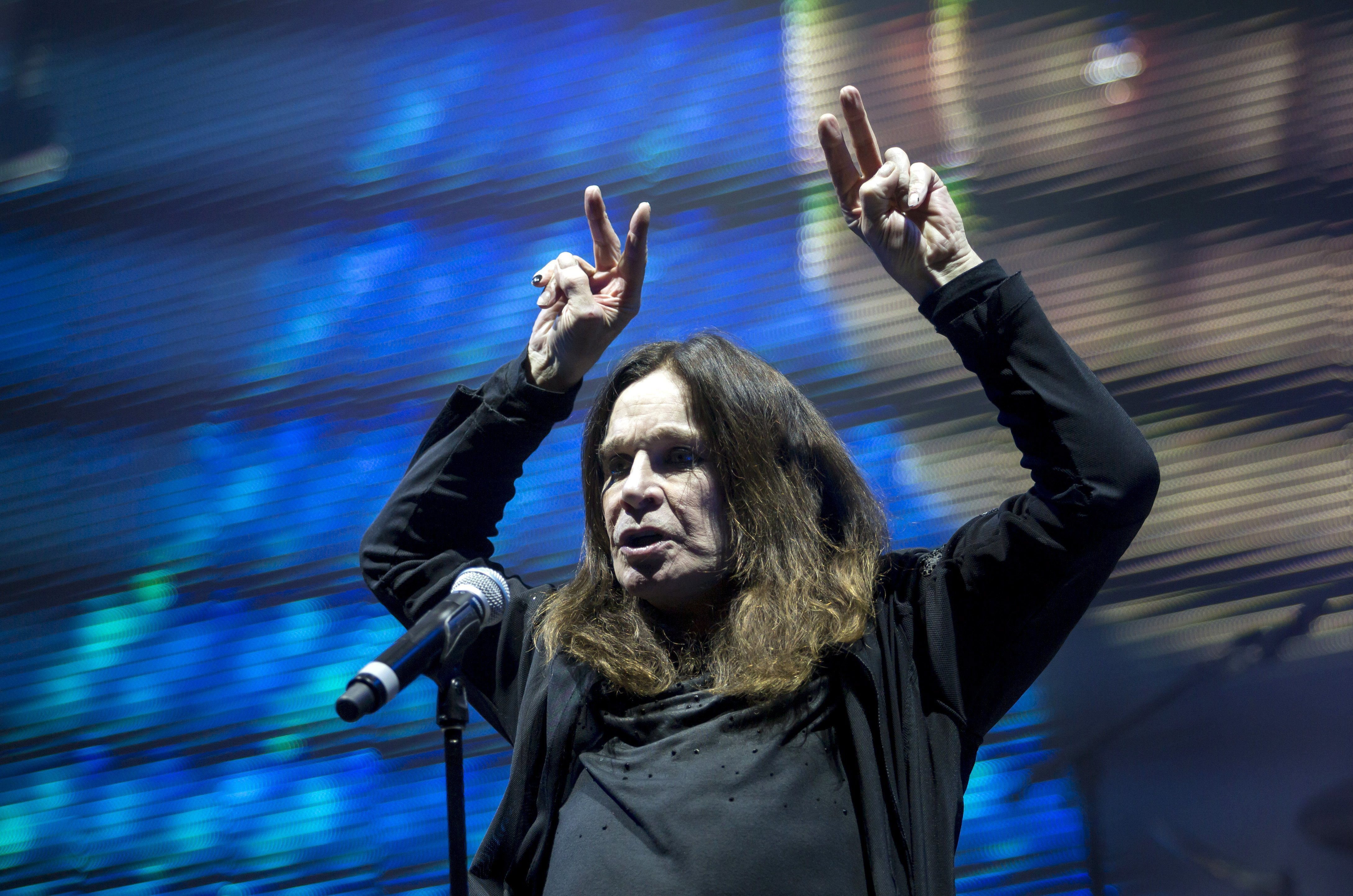 neki đavolji znak, 666, rogovi, grupa Kiss, Stonsi, Black Sabbath Ozzy Osbourne postpones his 2019 tour