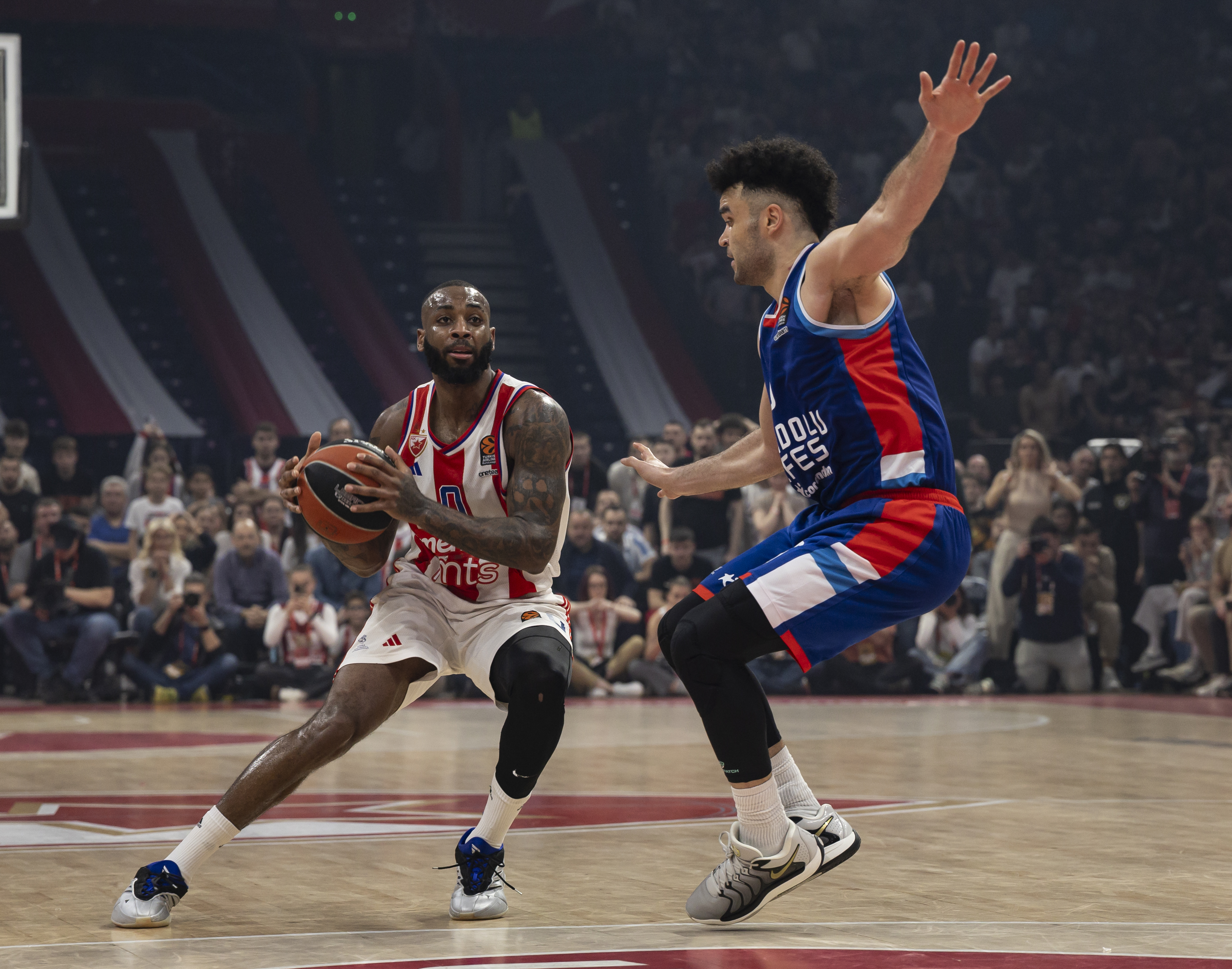 Crvena Zvezda Meridianbet Belgrade v Anadolu Efes - Turkish Airlines EuroLeague