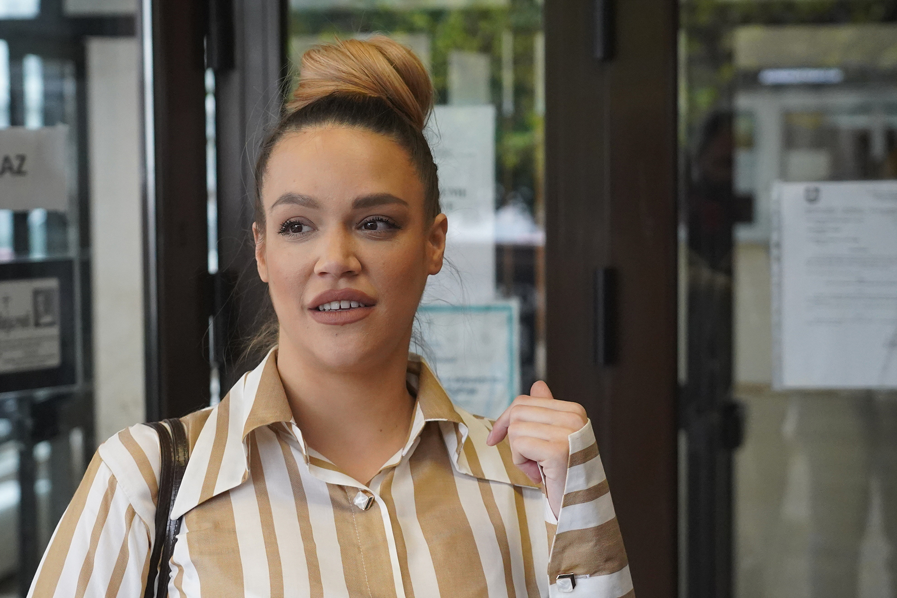 Jovan Pantic took his wife Marija Mikic and son Milija out of the maternity ward of the Clinic for Gynecology and Obstetrics GAK Visegradska.Jovan Pantic je izveo suprugu Mariju Mikic i sina Miliju iz porodilista Klinike za ginekologiju i akuserstvo GAK