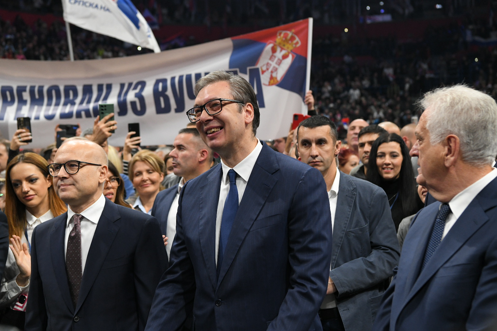Beograd, 02.12.2023. Štark Arena, predizborni miting, Pristalice SNS simpatizeri dolaze na skup SNS u Stark Arenu, Srpska napredna stranka, miting Foto: Amir Hamzagić/Nova.rs