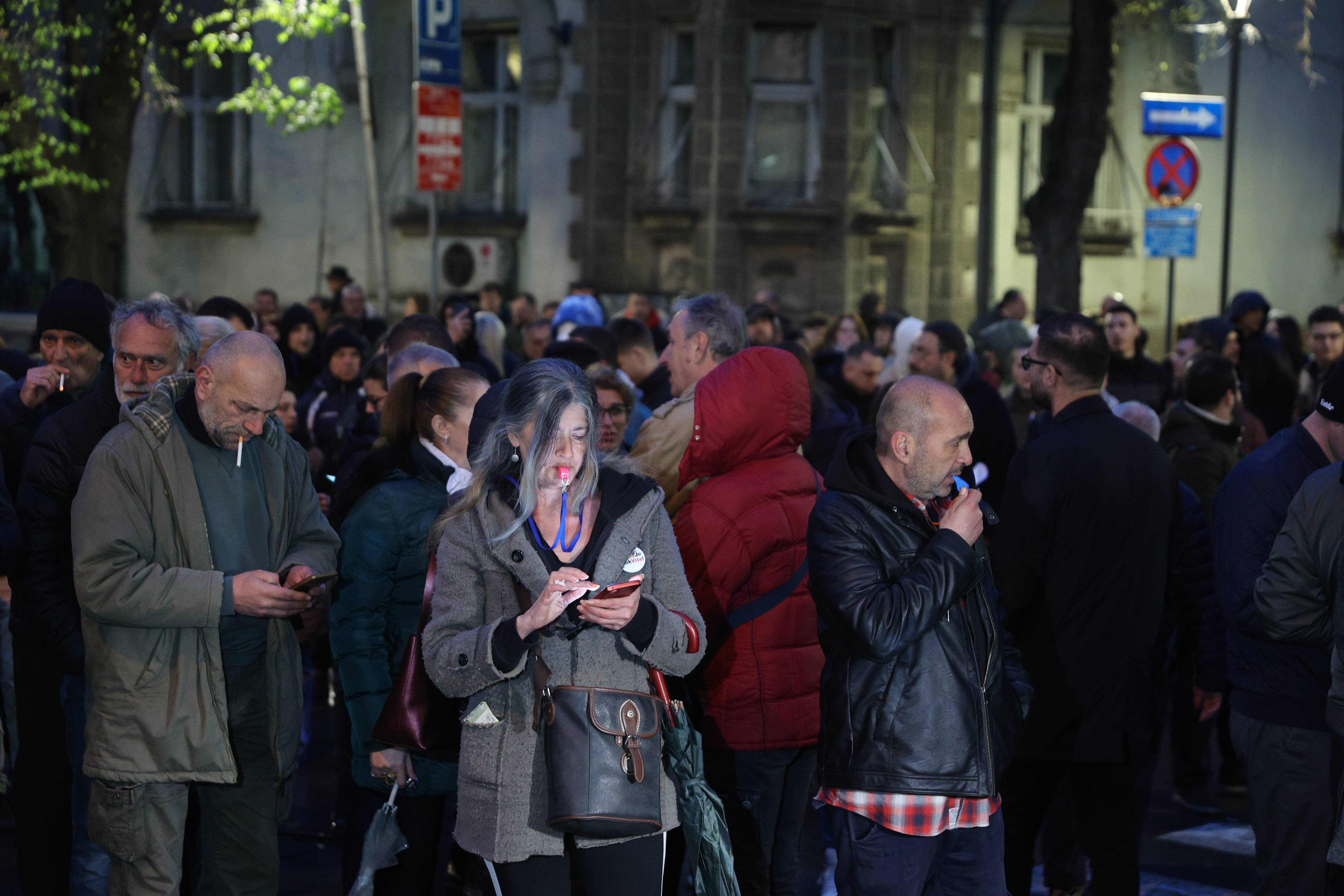 PROTEST ISPRED POLICIJE U NISU ZBOG SASLUSANJA STUDENATA