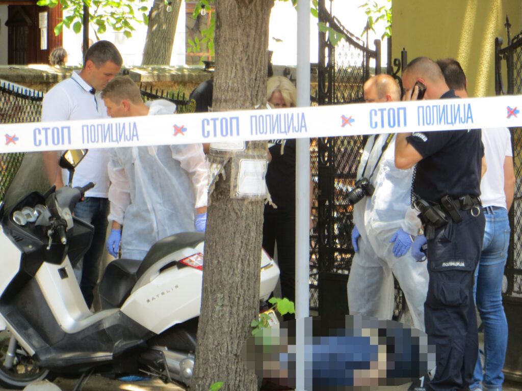 Niš, Ubistvo ispred Pandore, Ćenta i Saško Ludak upucani