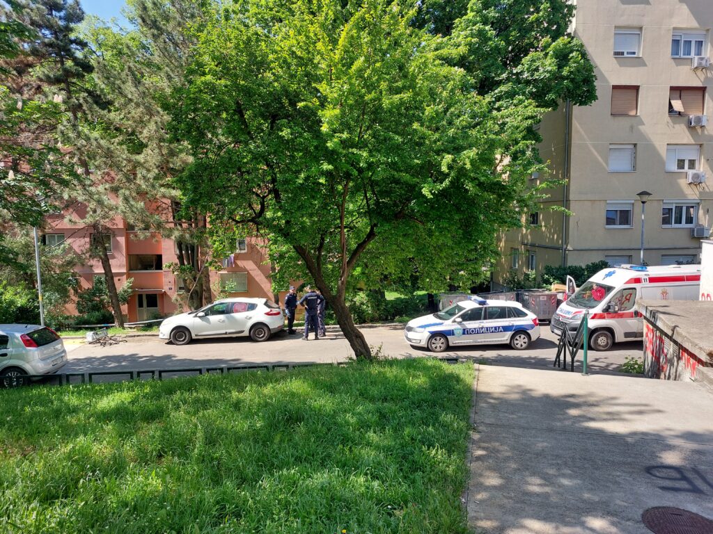 desilo se ubistvo srednjoskolca, Muškarac (34) ubijen je danas na Konjarniku tokom tuče, Grupa nasilnika nasmrt izbola muškarca