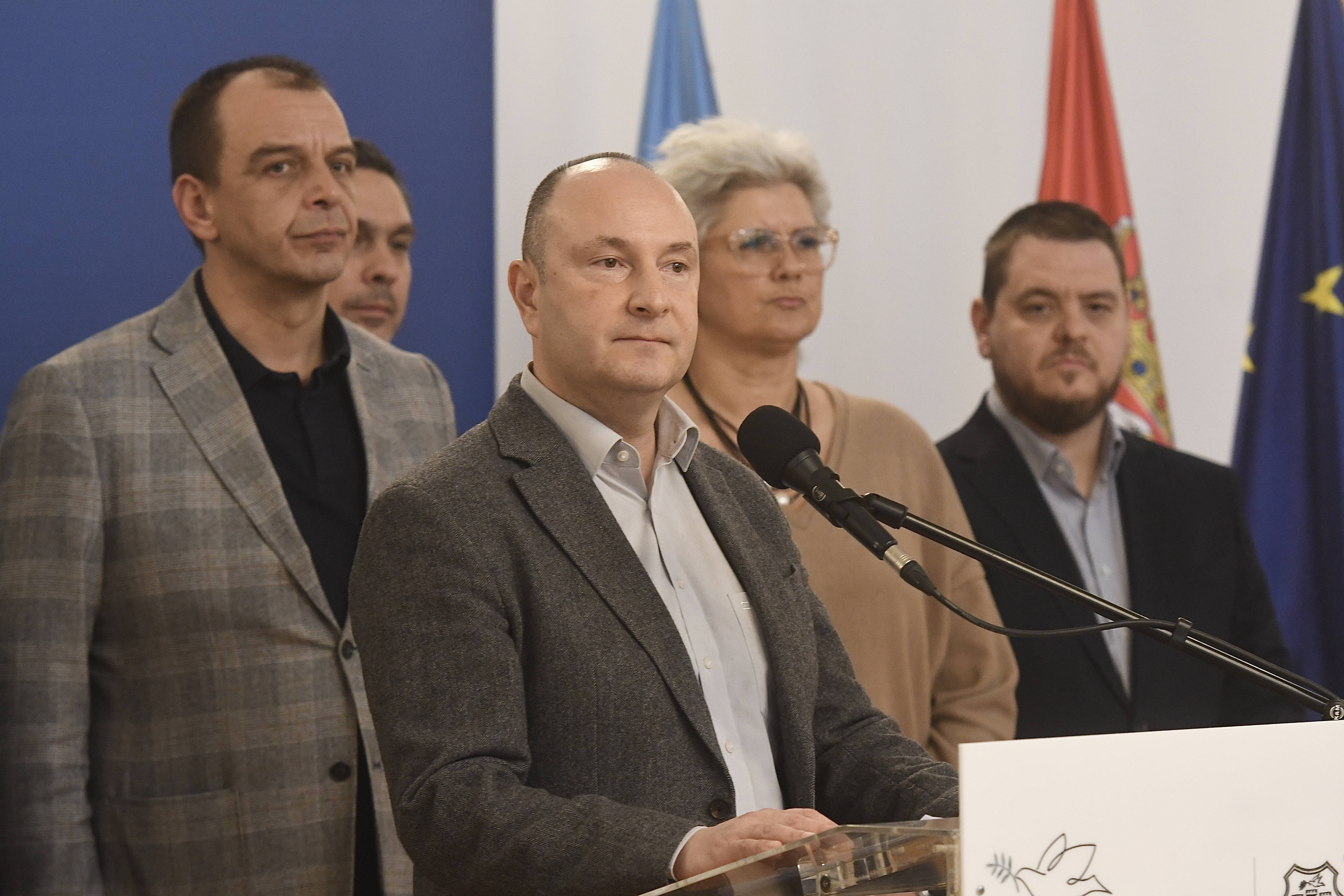 Novi Sad, 17.01.2025. - Gradonacelnik Novog Sada Milan Djuric odrzao je konferenciju za novinare, danas u Gradskoj kuci. (BETAPHOTO/DRAGAN GOJIC)